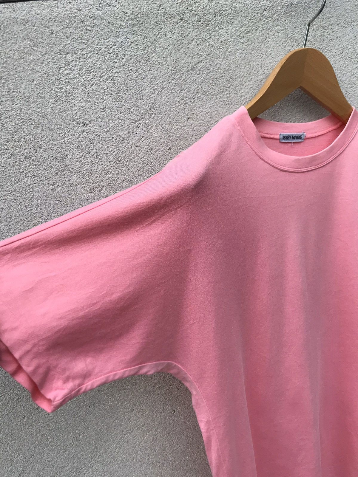 Issey Miyake VINTAGE ISSEY MIYAKE I.S. PINK TSHIRT RARE DESIGN Size US M / EU 48-50 / 2 - 2 Thumbnail