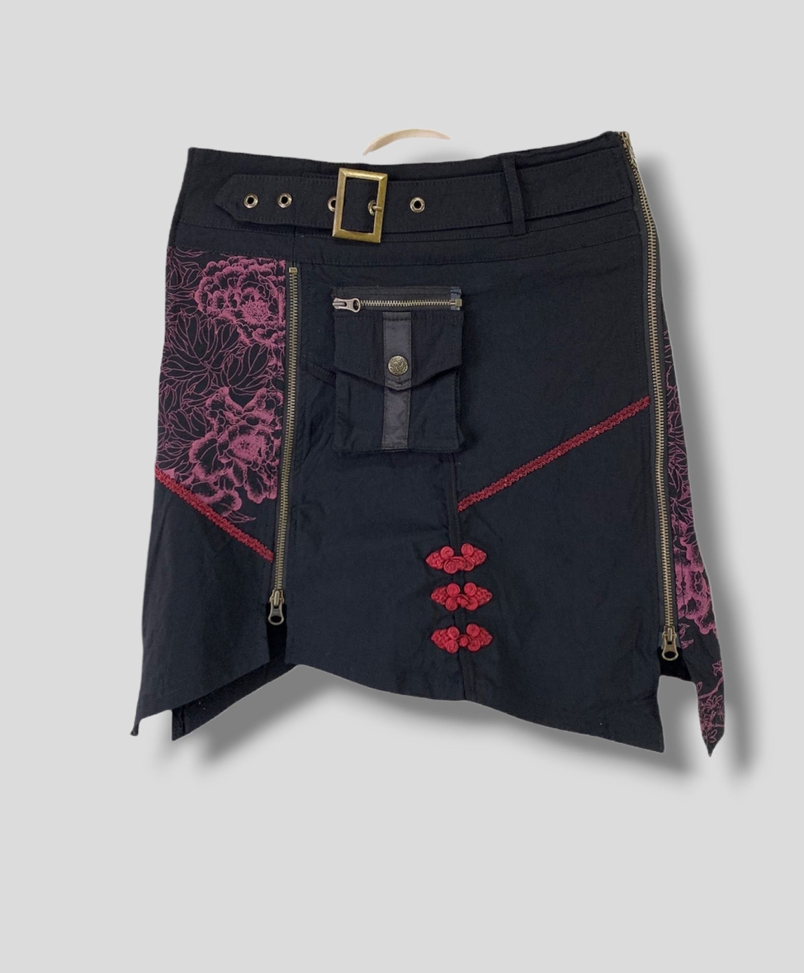 ozz on skull asymmetry design skirt