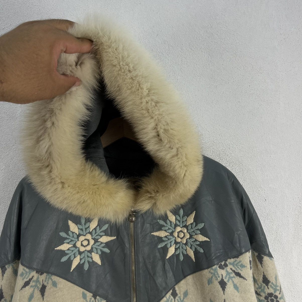 Japanese Brand VINTAGE TORRAS MADE IN SPAIN MINK FUR HOODIE NAVAJO DESIGN Size US M / EU 48-50 / 2 - 6 Thumbnail