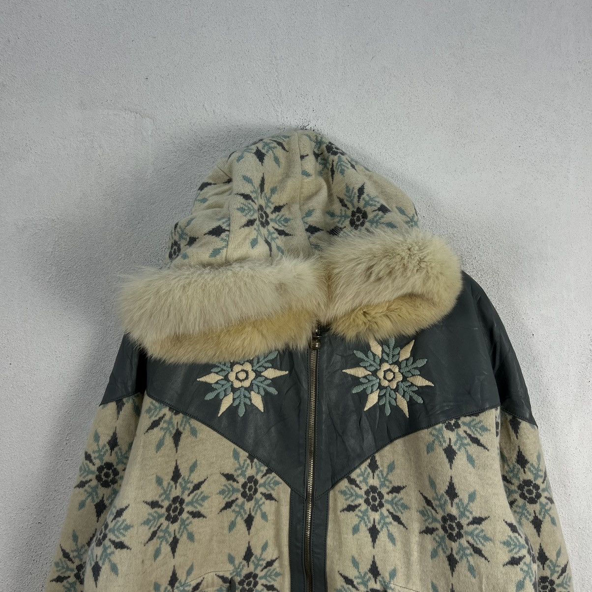 Japanese Brand VINTAGE TORRAS MADE IN SPAIN MINK FUR HOODIE NAVAJO DESIGN Size US M / EU 48-50 / 2 - 3 Thumbnail
