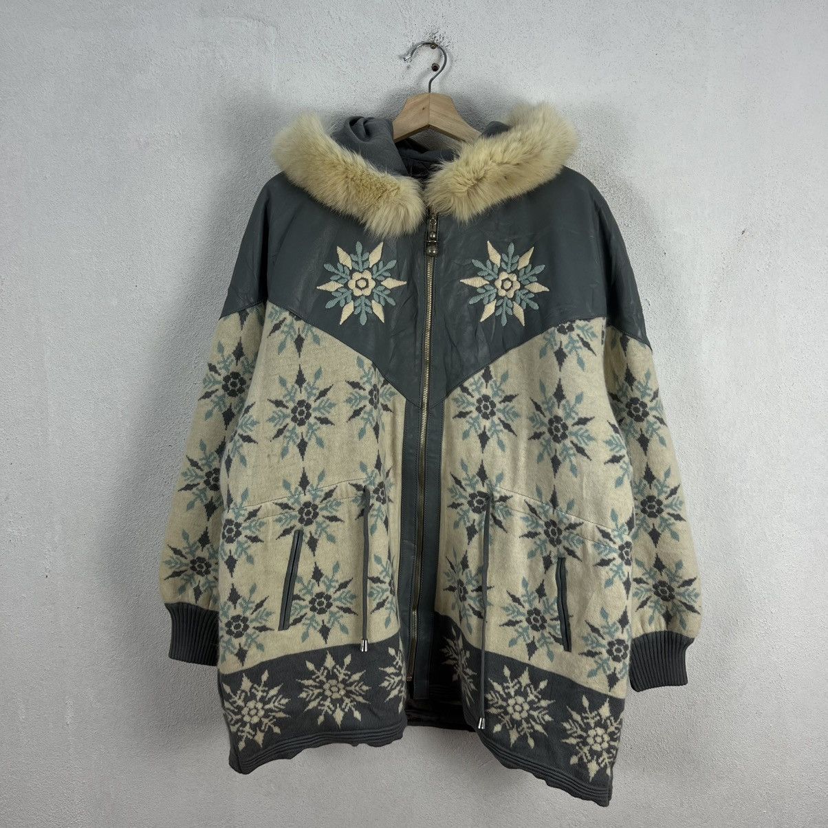 Japanese Brand VINTAGE TORRAS MADE IN SPAIN MINK FUR HOODIE NAVAJO DESIGN Size US M / EU 48-50 / 2 - 9 Thumbnail