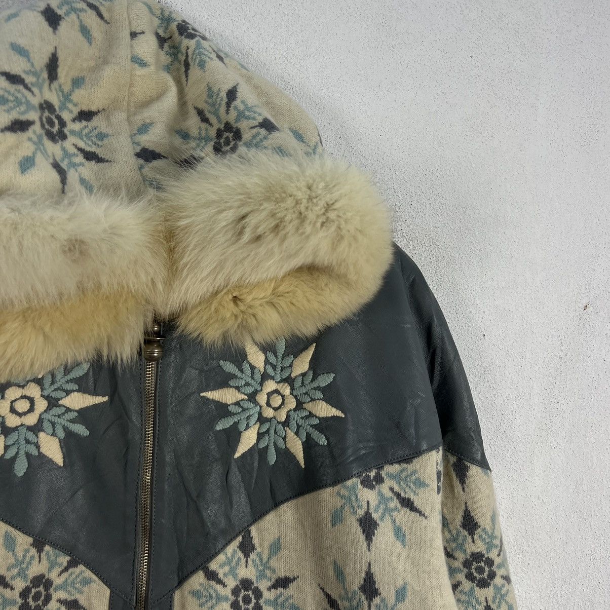 Japanese Brand VINTAGE TORRAS MADE IN SPAIN MINK FUR HOODIE NAVAJO DESIGN Size US M / EU 48-50 / 2 - 5 Thumbnail
