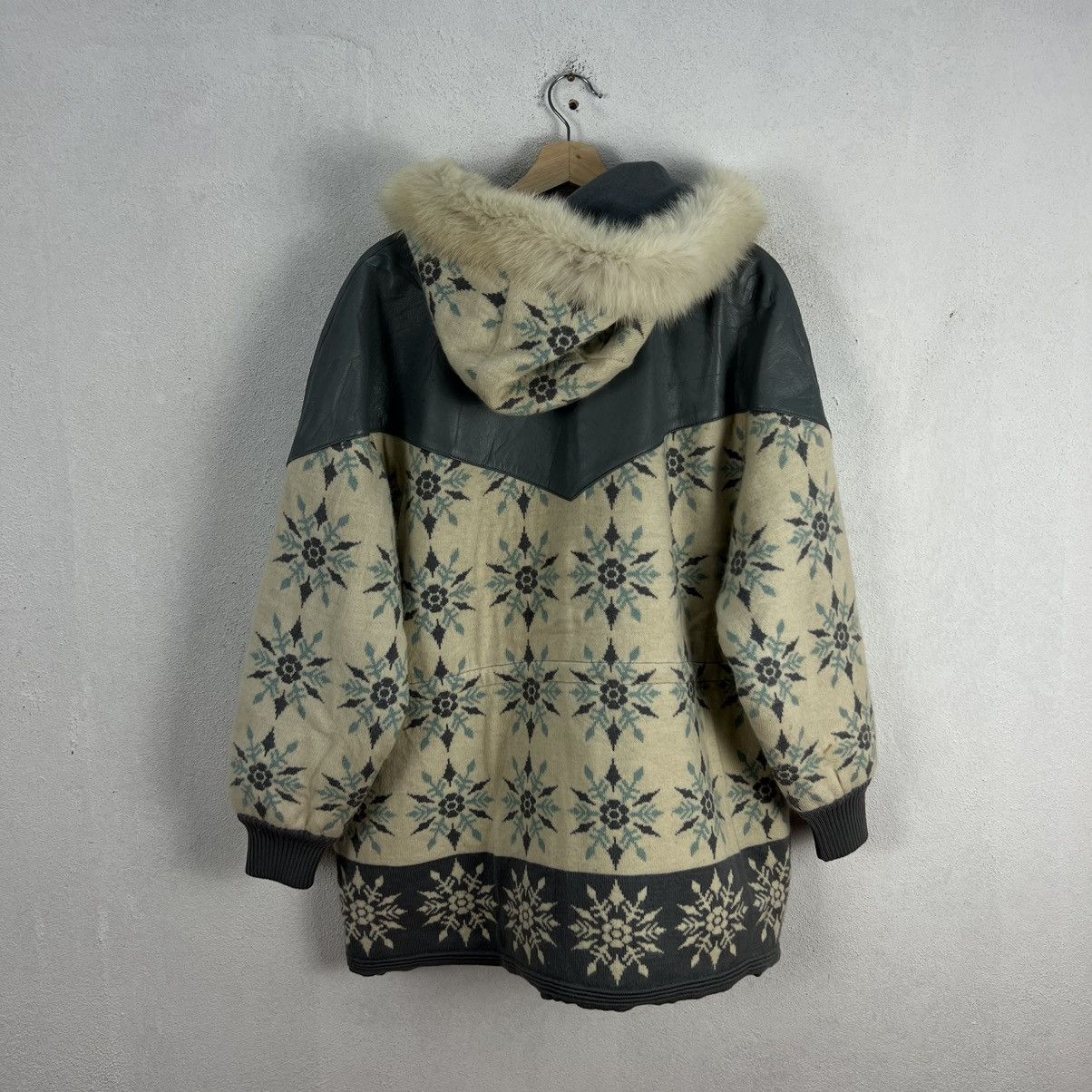 Japanese Brand VINTAGE TORRAS MADE IN SPAIN MINK FUR HOODIE NAVAJO DESIGN Size US M / EU 48-50 / 2 - 10 Thumbnail