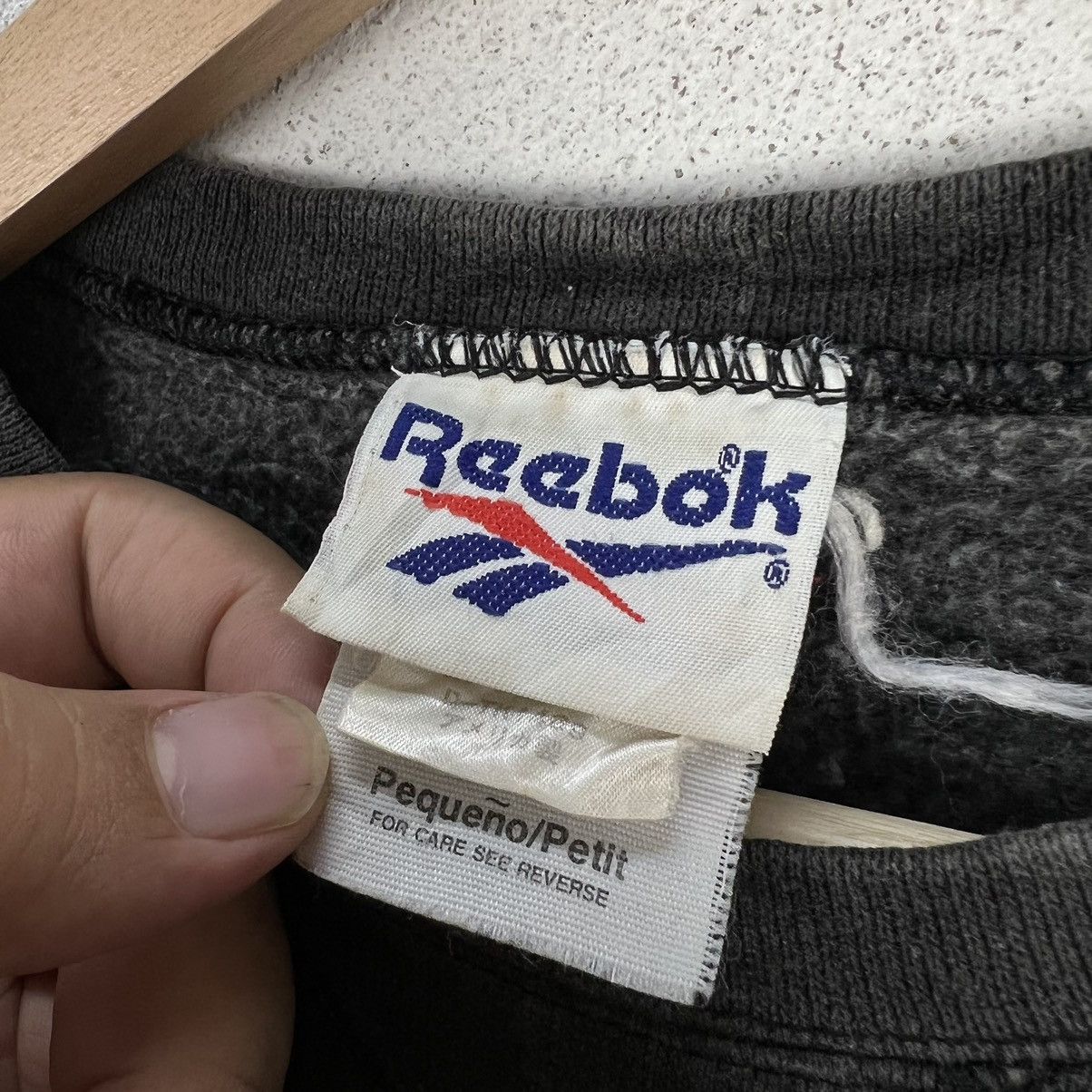 Japanese Brand VINTAGE REEBOK SWEATSHIRT BIG LOGO FADED BY SUN DESIGN Size US S / EU 44-46 / 1 - 8 Thumbnail