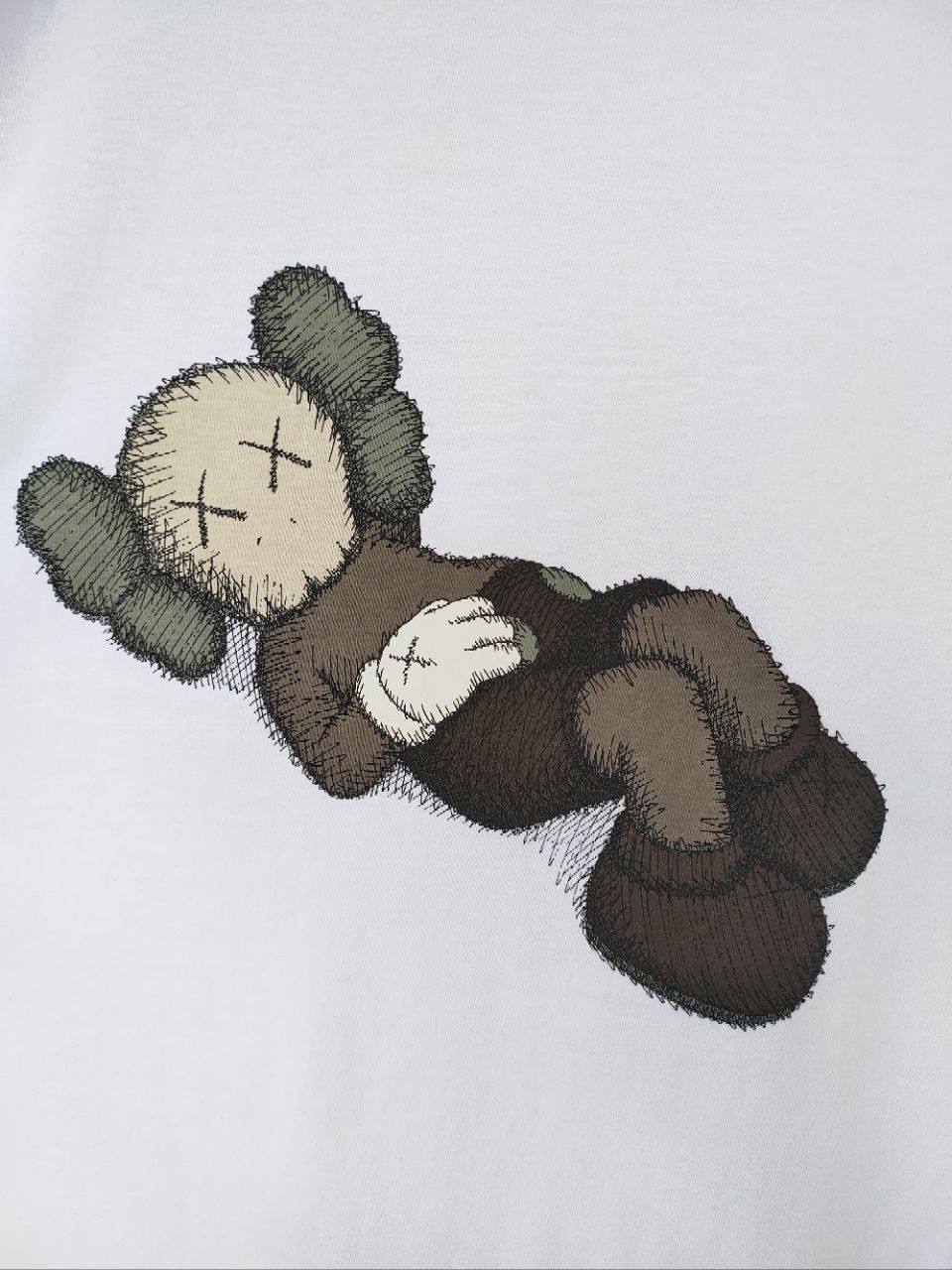 Kaws × Uniqlo Kaws T Size US L / EU 52-54 / 3 - 2 Thumbnail