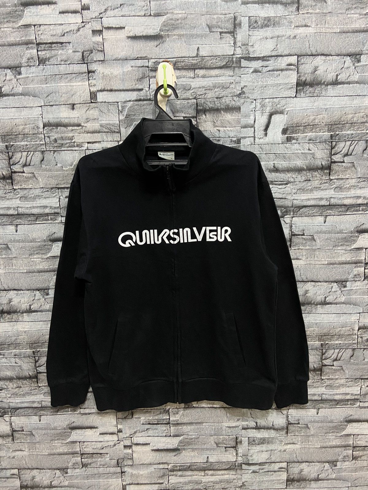 Quiksilver Vintage Quiksilver sweatshirt big logo spell out skateboard Size US L / EU 52-54 / 3 - 3 Thumbnail