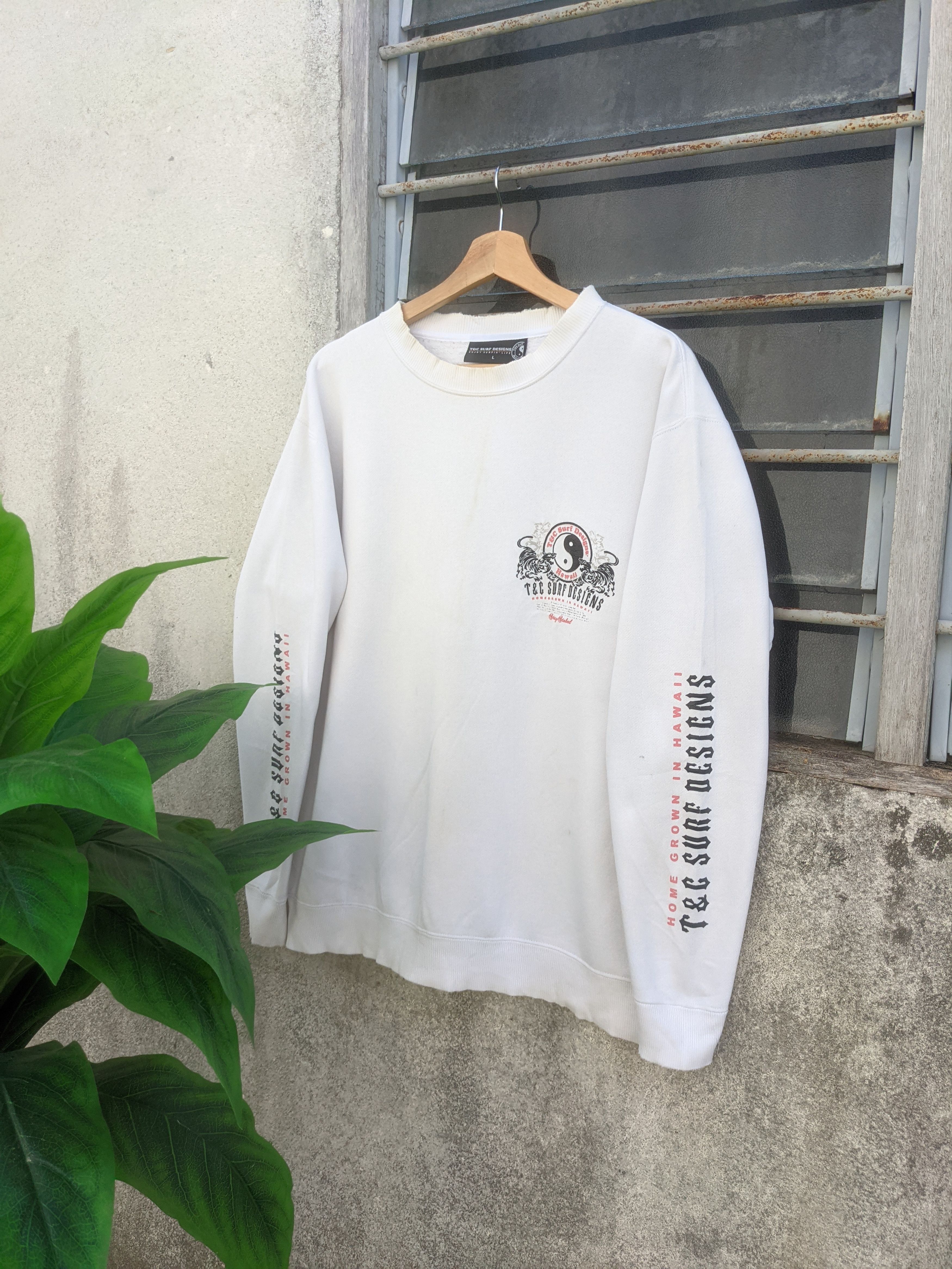 Japanese Brand ⚡️Steals⚡️ Thrashed T&C Surf Design Tiger Spellout Size US L / EU 52-54 / 3 - 1 Thumbnail