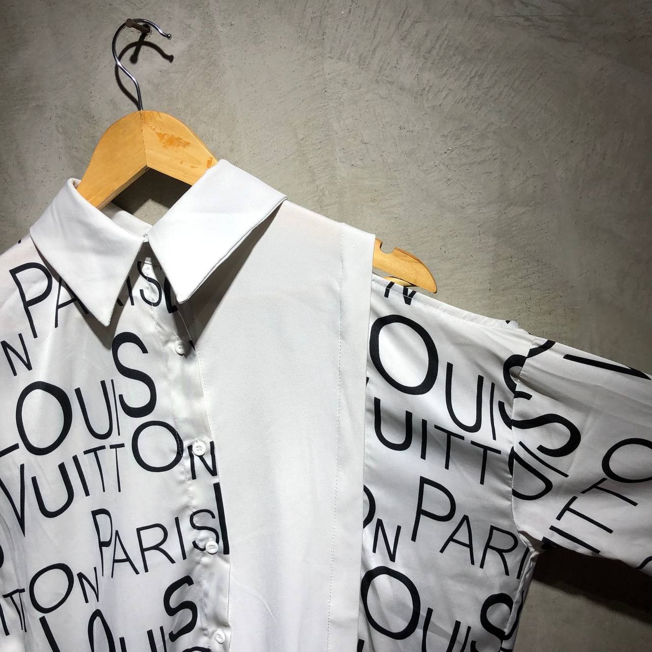Louis Vuitton Louis Vuitton Asymmetric all over print Button down shirt Size US XL / EU 56 / 4 - 8 Thumbnail