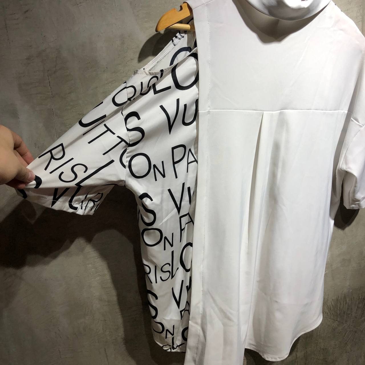 Louis Vuitton Louis Vuitton Asymmetric all over print Button down shirt Size US XL / EU 56 / 4 - 10 Thumbnail