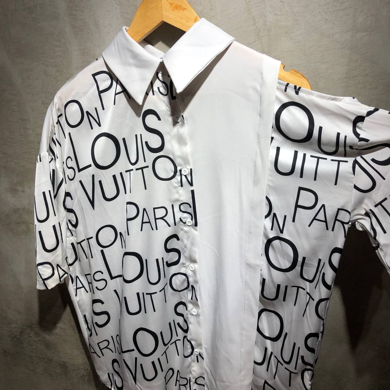 Louis Vuitton Louis Vuitton Asymmetric all over print Button down shirt Size US XL / EU 56 / 4 - 3 Thumbnail