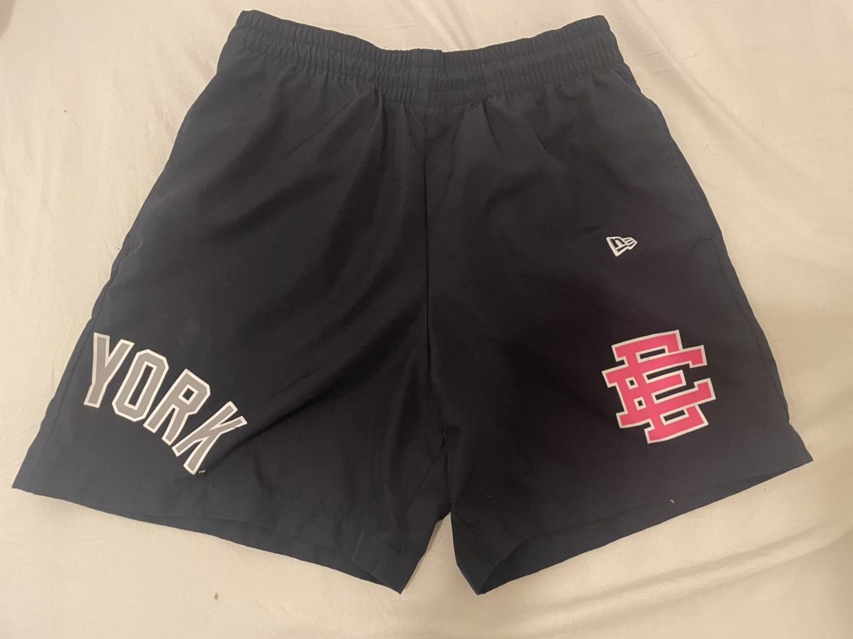 image of M Medium New York Yankees Eric Emanuel New Era Basic Short in Navy, Men's (Size 30)