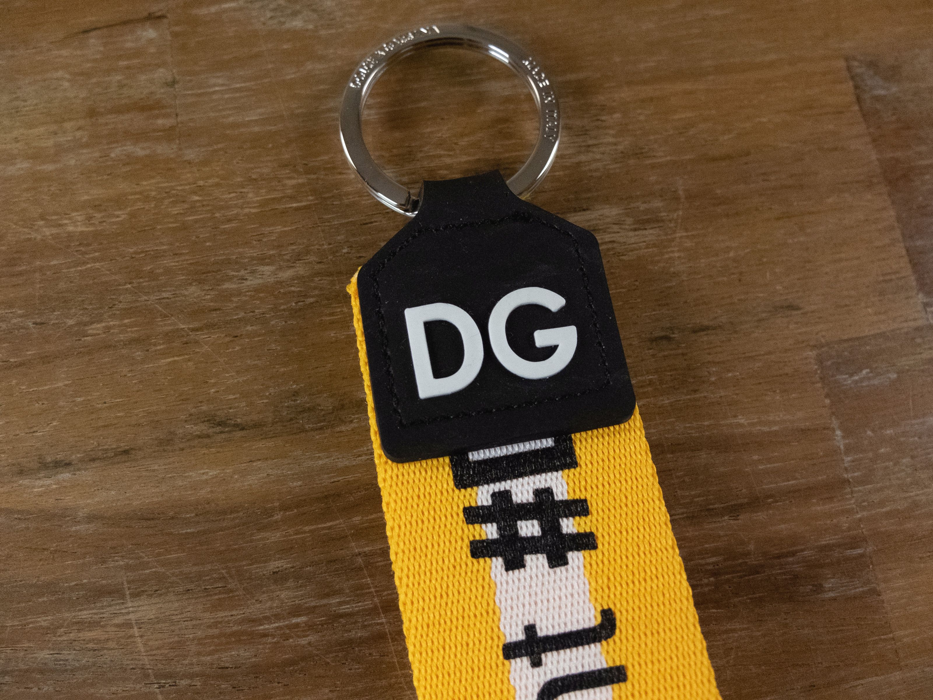 Dolce & Gabbana DOLCE & GABBANA yellow Loveiswhatyouwant hashtag keyring Size ONE SIZE - 2 Thumbnail