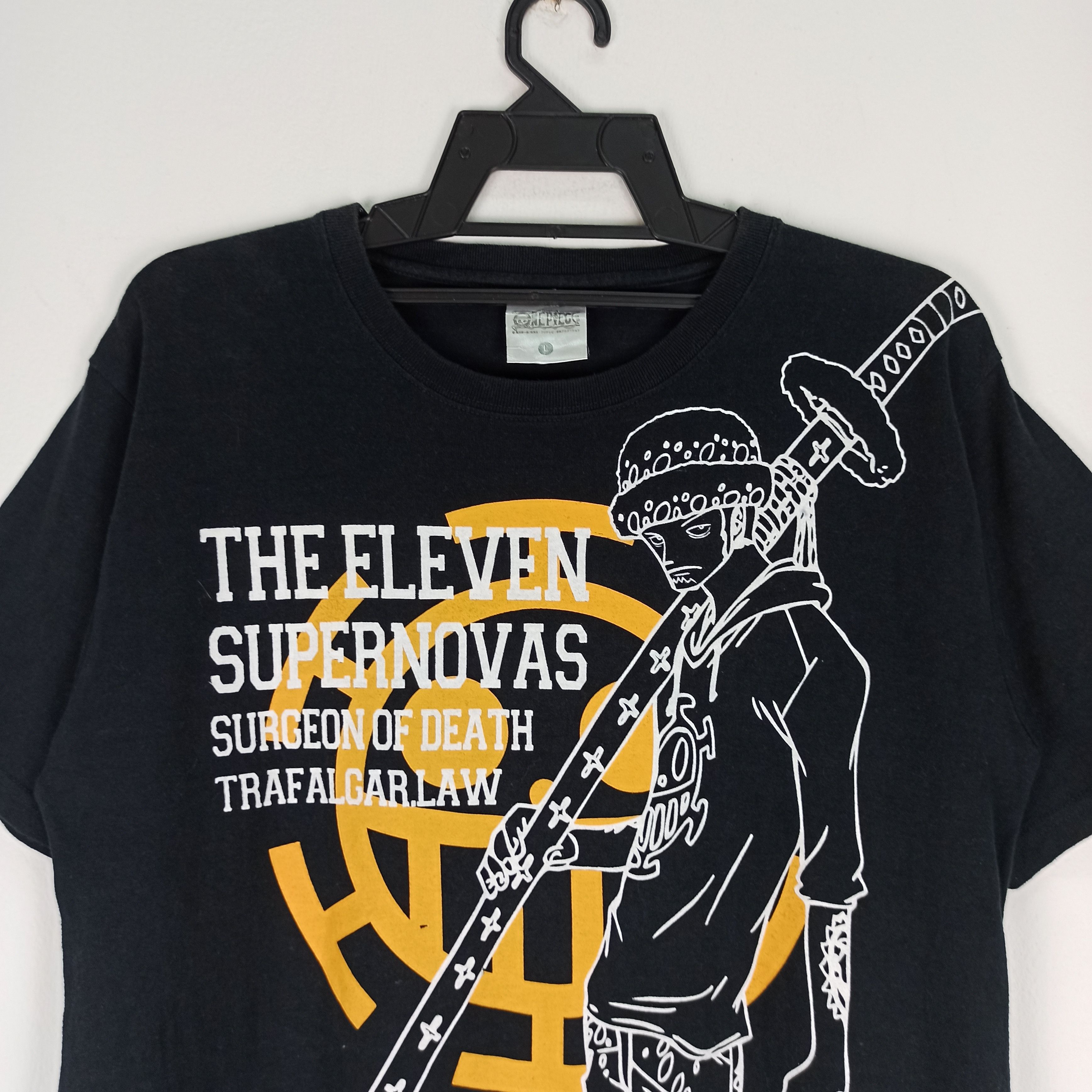 Japanese Brand Rare Anime One Piece Trafalgar D. Water Law Tshirt Size US L / EU 52-54 / 3 - 2 Thumbnail