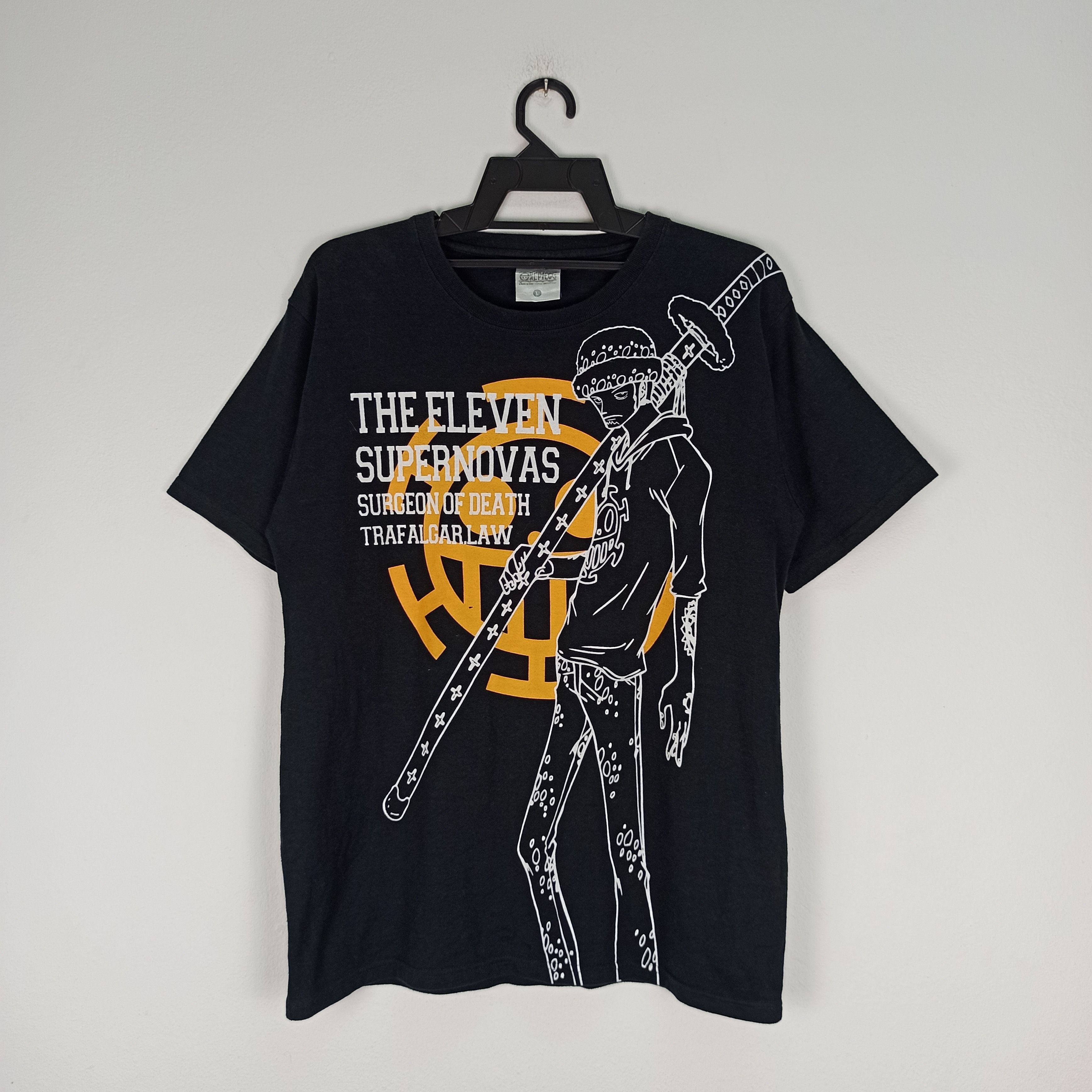 Japanese Brand Rare Anime One Piece Trafalgar D. Water Law Tshirt Size US L / EU 52-54 / 3 - 1 Thumbnail