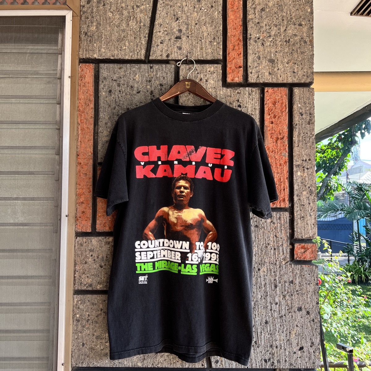 Tultex VTG 1995 Julio Cesar Chavez VS. David Kamau Boxing Tee Shirt Size US XL / EU 56 / 4 - 2 Thumbnail