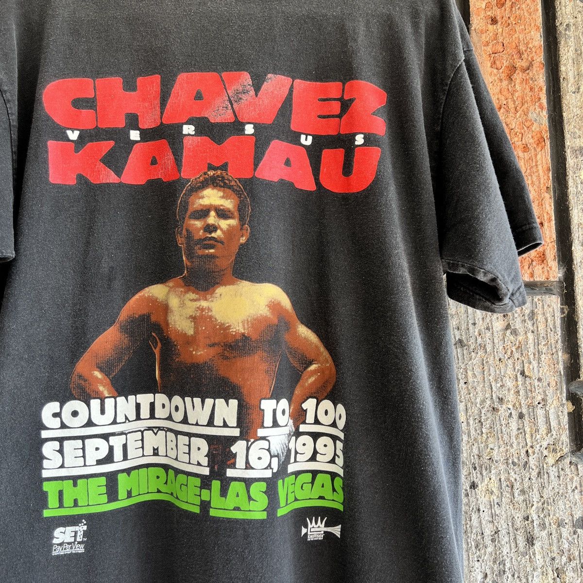Tultex VTG 1995 Julio Cesar Chavez VS. David Kamau Boxing Tee Shirt Size US XL / EU 56 / 4 - 7 Thumbnail
