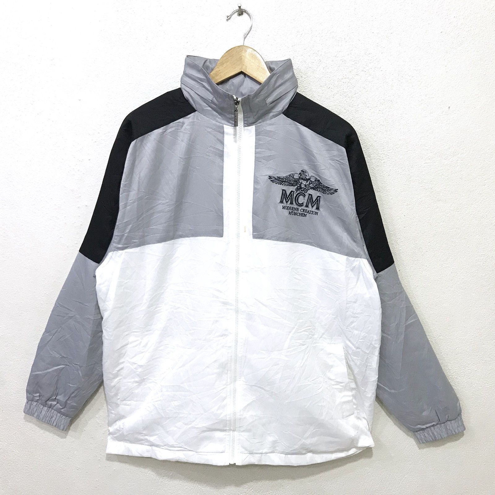 MCM × Vintage Rare!! Mcm Big Logo Embroidery Men Clothing Windbraker Size US L / EU 52-54 / 3 - 2 Thumbnail