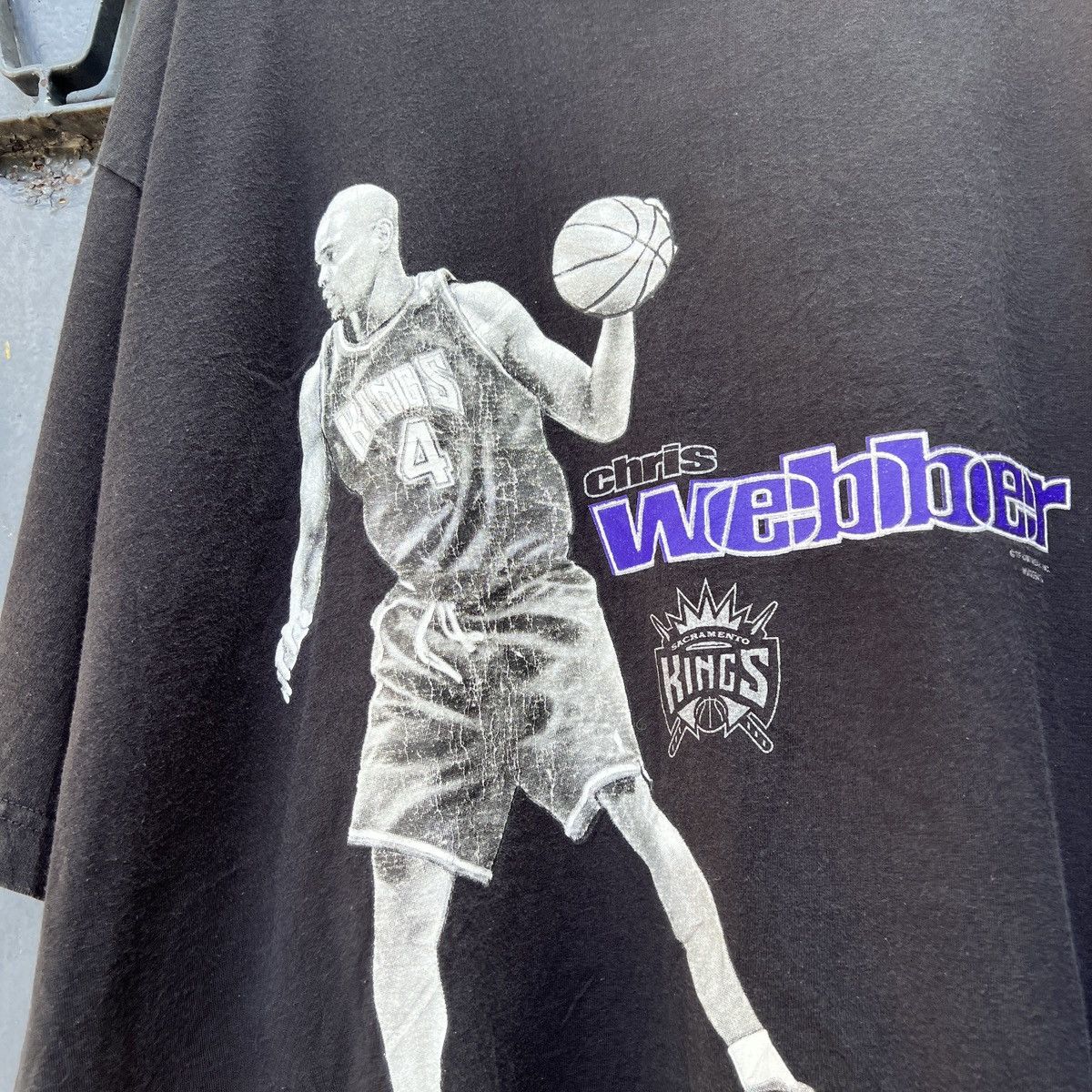 NBA × Vintage ‘90s Chris Webber Sacramento Kings NBA Basketball Tee Shirt Size US XXL / EU 58 / 5 - 2 Thumbnail