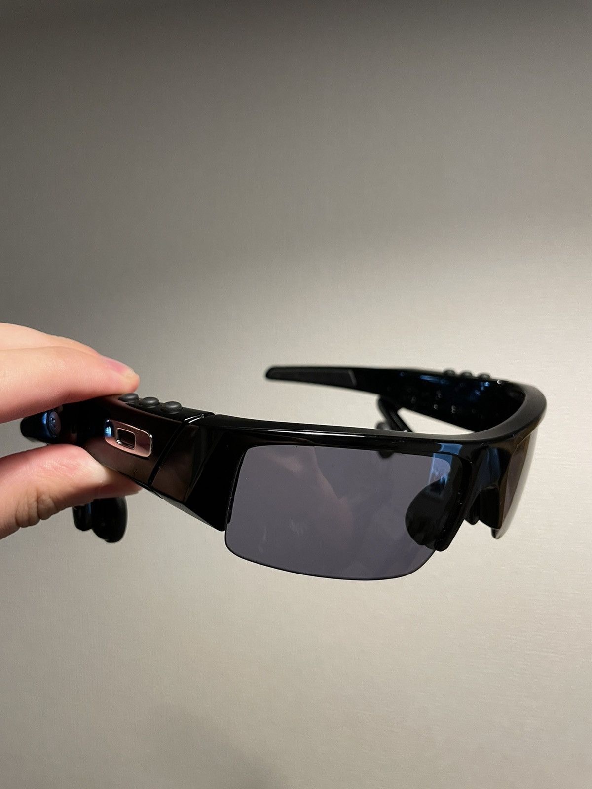 image of Oakley Thump Rokr Mp3 Sunglasses Motorola in Black, Men's