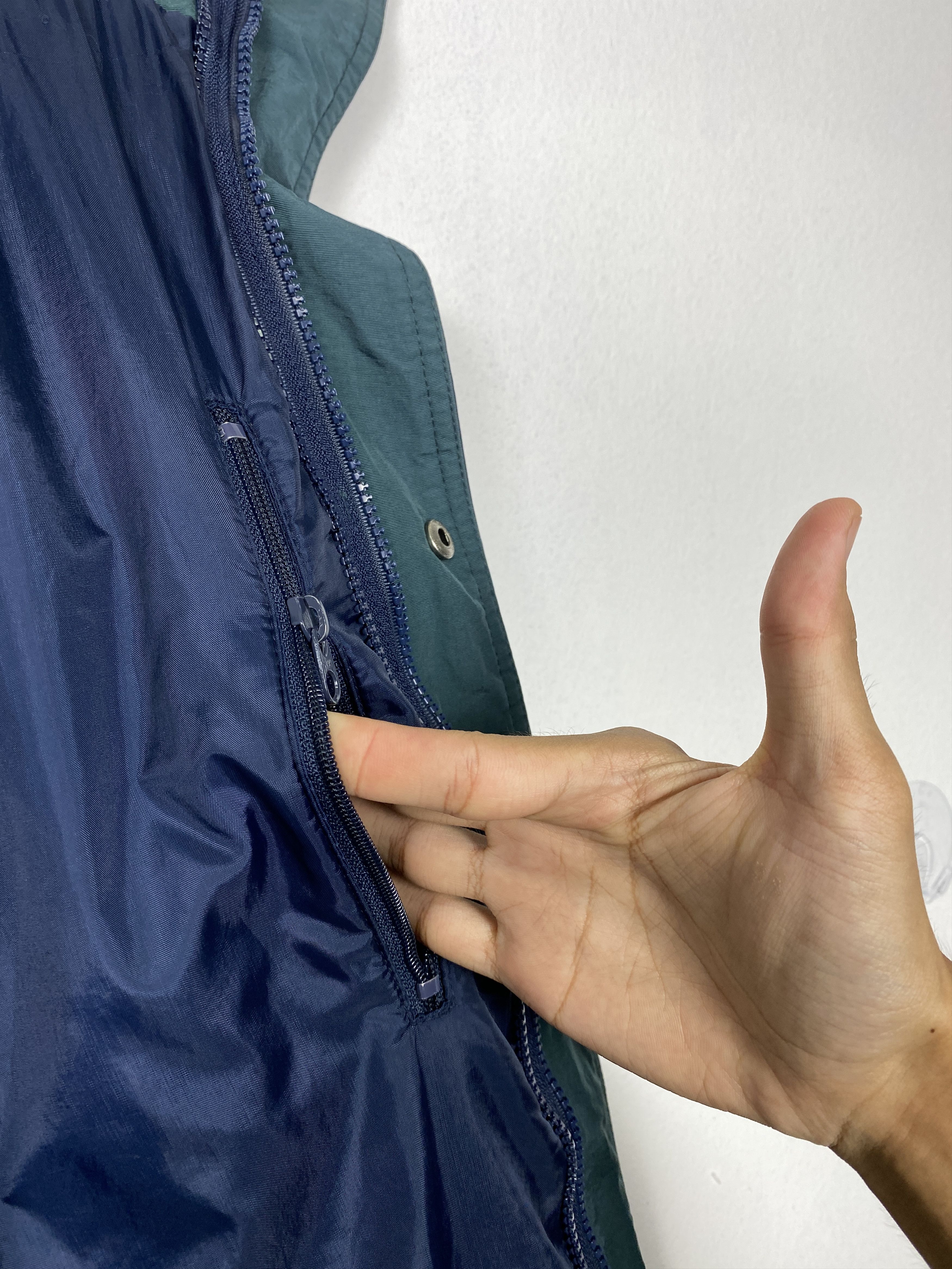 Columbia Vintage Columbia Hooded Full Zip Windbreaker Size US L / EU 52-54 / 3 - 11 Thumbnail