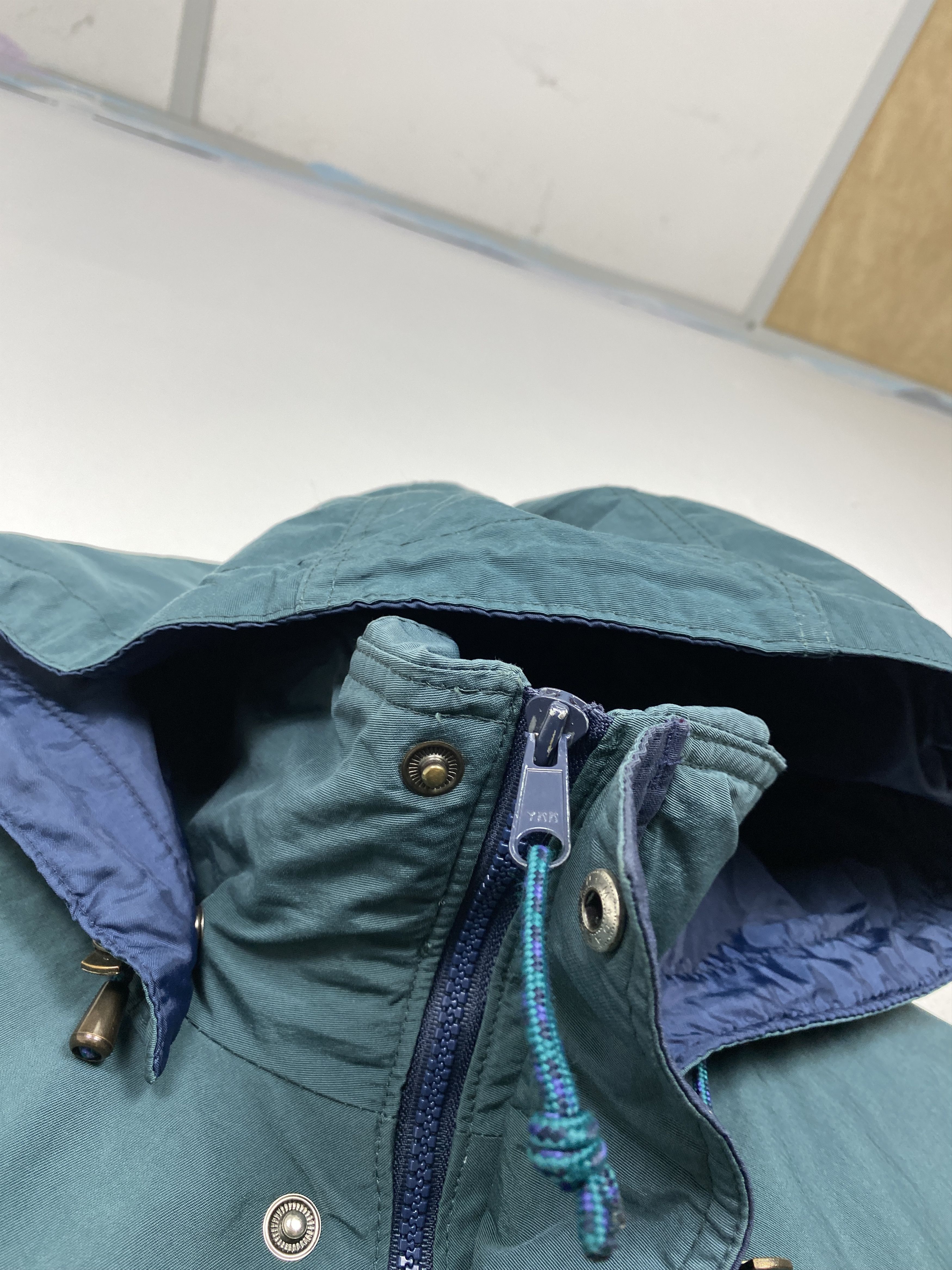 Columbia Vintage Columbia Hooded Full Zip Windbreaker Size US L / EU 52-54 / 3 - 5 Thumbnail