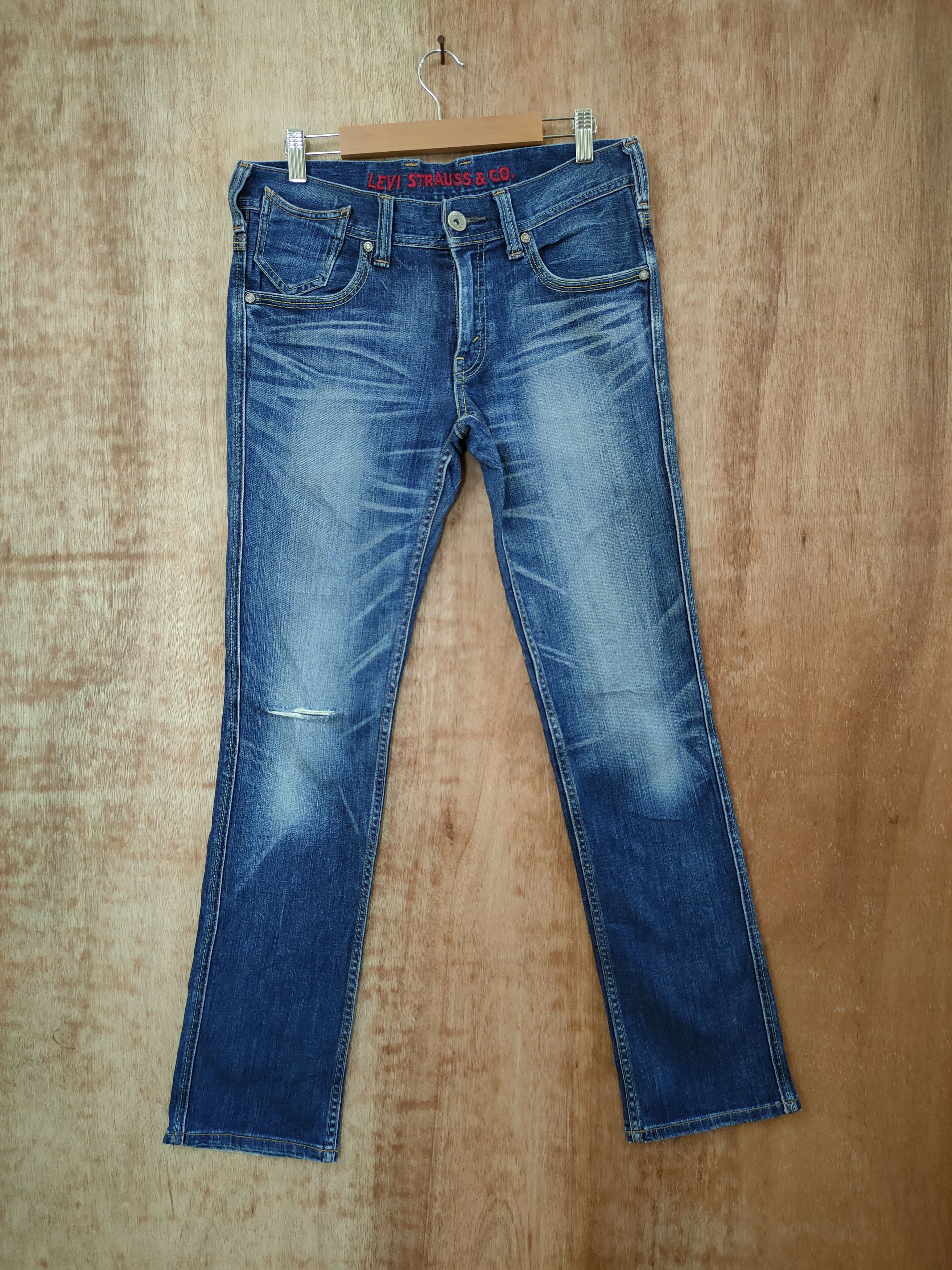 Levi's DL levis buckle back distressed denim jeans pants #46-817 Size 30" / US 8 / IT 44 - 1 Thumbnail