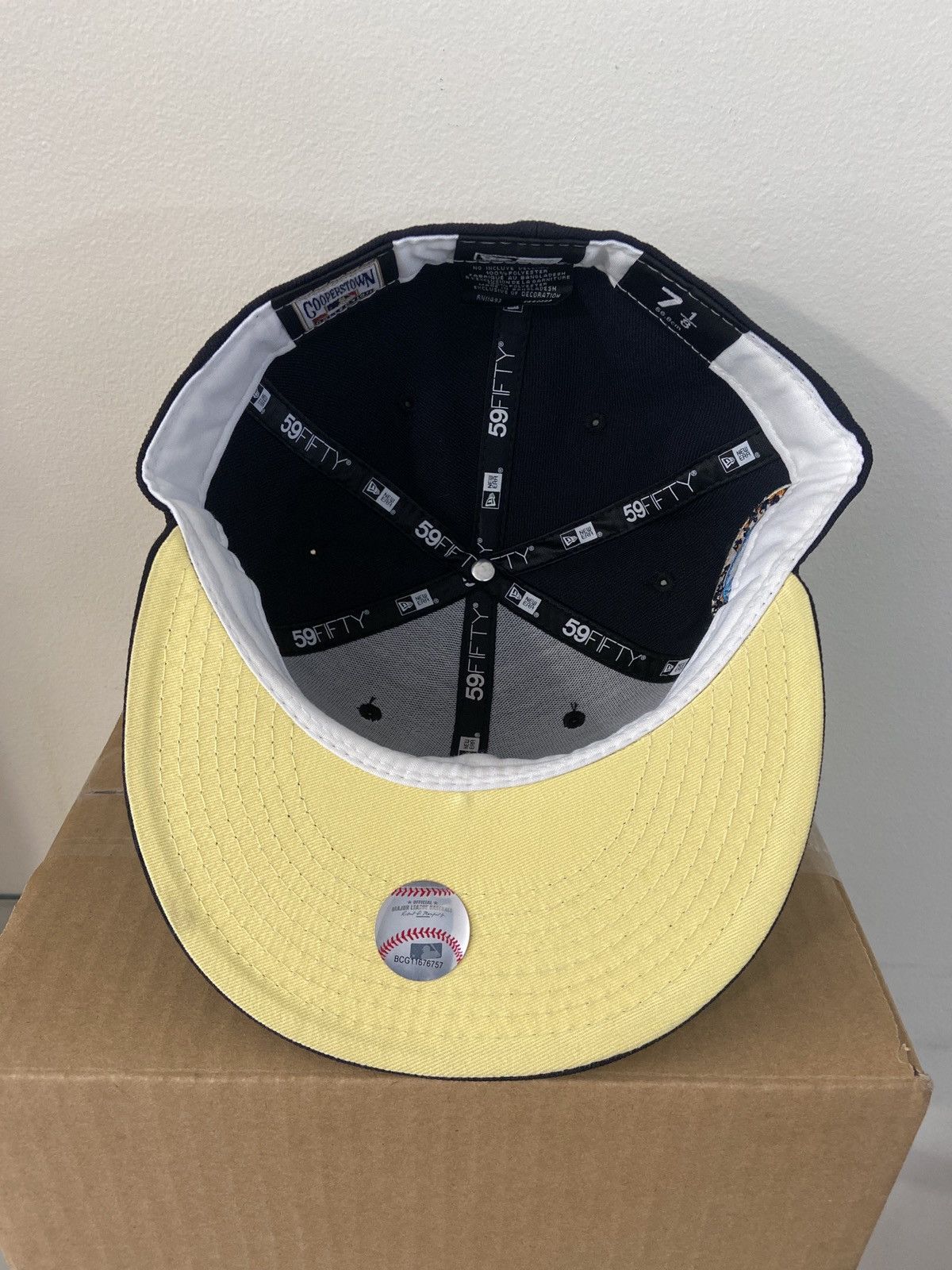 New Era Exclusive Fitted Seattle Mariners Yellow Bottom SZ 7 1/8 Size ONE SIZE - 6 Thumbnail