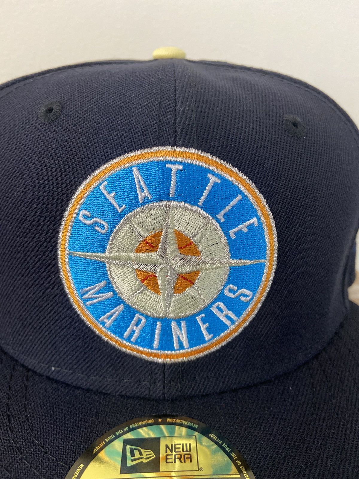 New Era Exclusive Fitted Seattle Mariners Yellow Bottom SZ 7 1/8 Size ONE SIZE - 4 Thumbnail