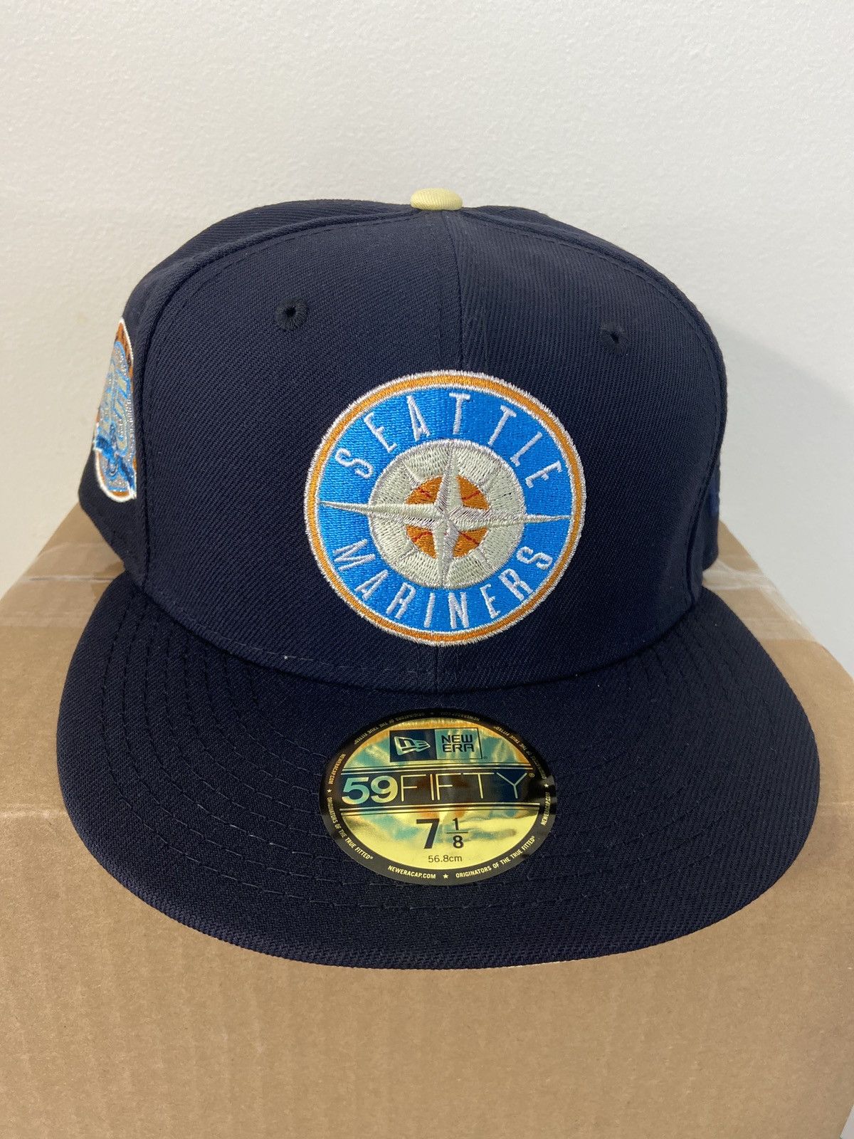 New Era Exclusive Fitted Seattle Mariners Yellow Bottom SZ 7 1/8 Size ONE SIZE - 2 Thumbnail
