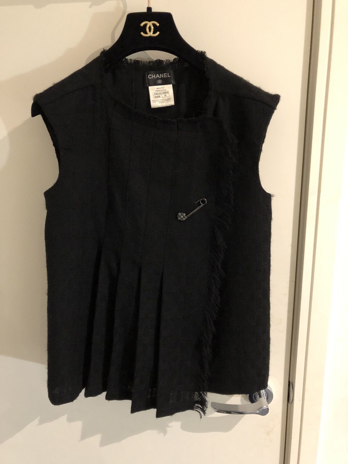 Chanel Chanel Wool Vest With Logo Pin Size S / US 4 / IT 40 - 1 Thumbnail