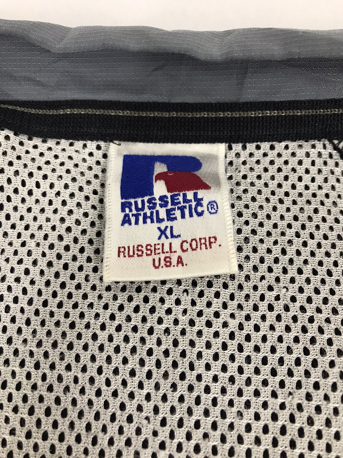 Russell Athletic Vintage Russell Athletic Windbreaker Jacket Streetwear Size US L / EU 52-54 / 3 - 3 Thumbnail
