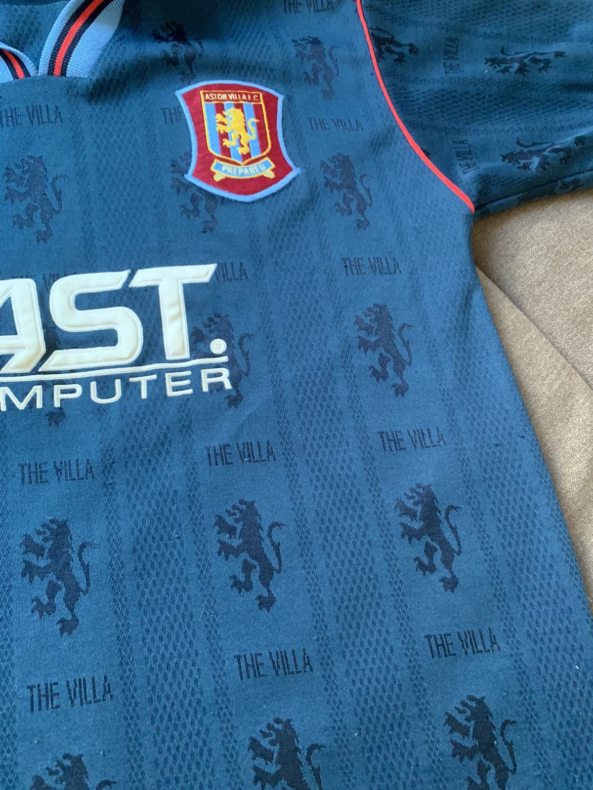 Reebok RARE VINTAGE ASTON VILLA HOME SOCCER JERSY 90S Size US XS / EU 42 / 0 - 4 Thumbnail