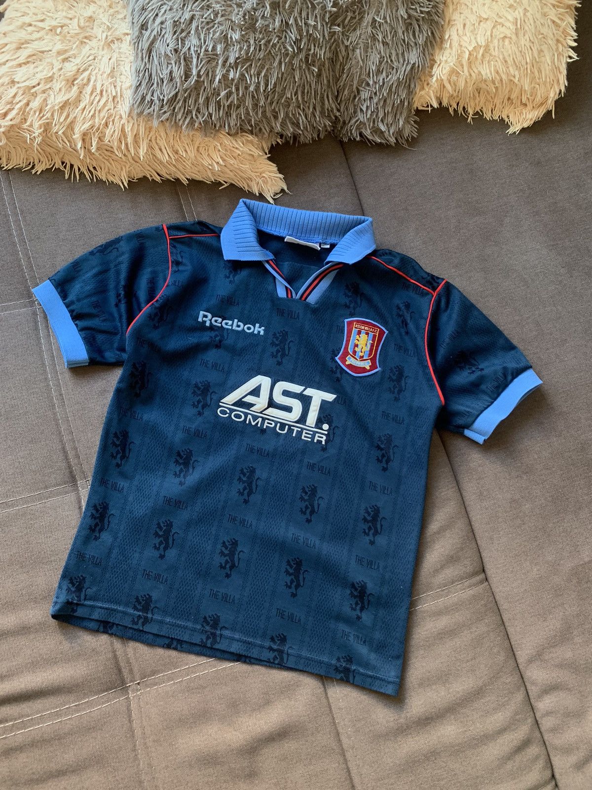 Reebok RARE VINTAGE ASTON VILLA HOME SOCCER JERSY 90S Size US XS / EU 42 / 0 - 1 Thumbnail