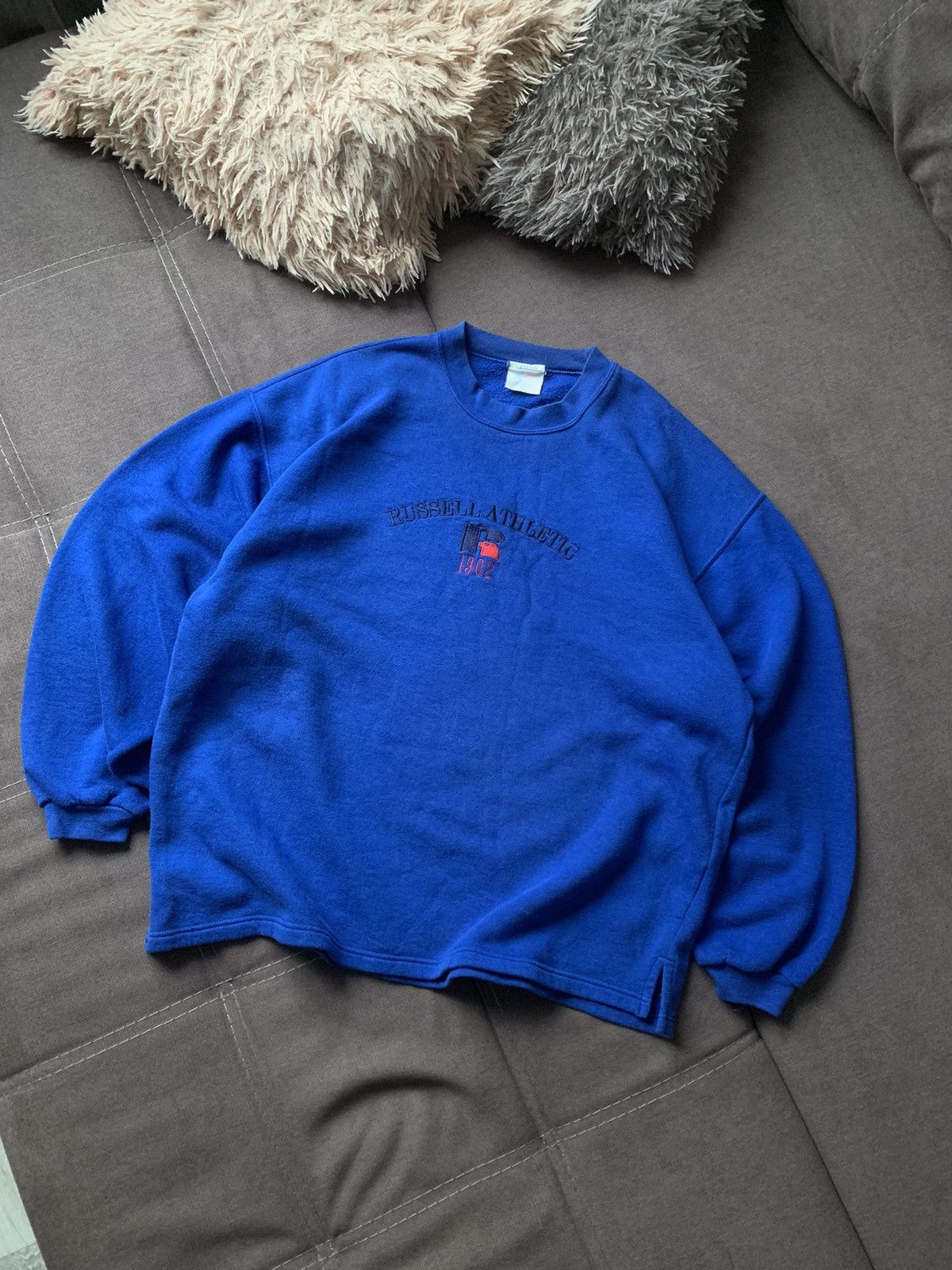 Russell Athletic Vintage Russell Athletic Logo Embroidered Rare Sweatshirt Size US XL / EU 56 / 4 - 1 Thumbnail