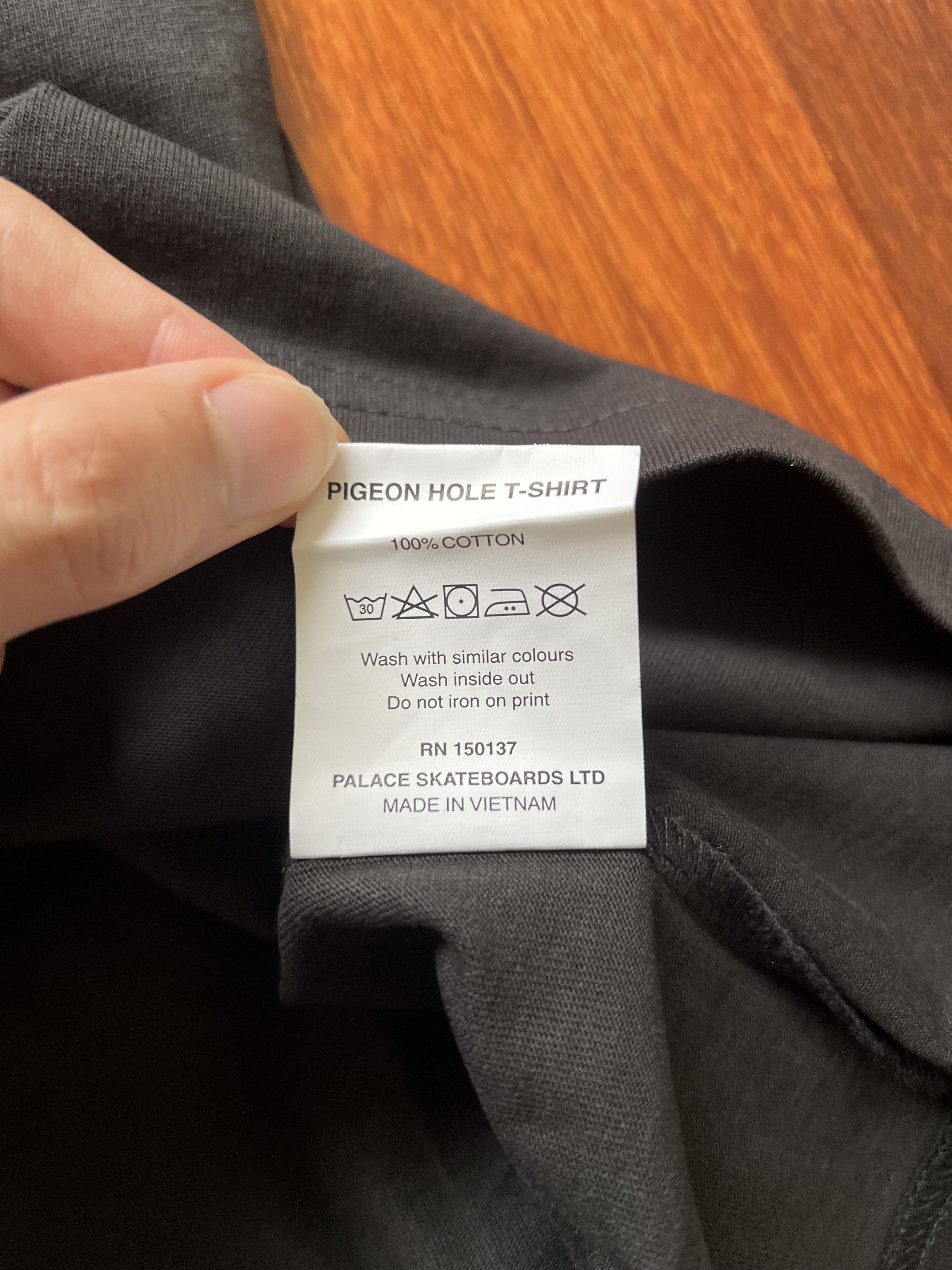 Palace 💚 2020 Palace Pigeon Hole T-Shirt Black Large NEW Size US L / EU 52-54 / 3 - 10 Thumbnail