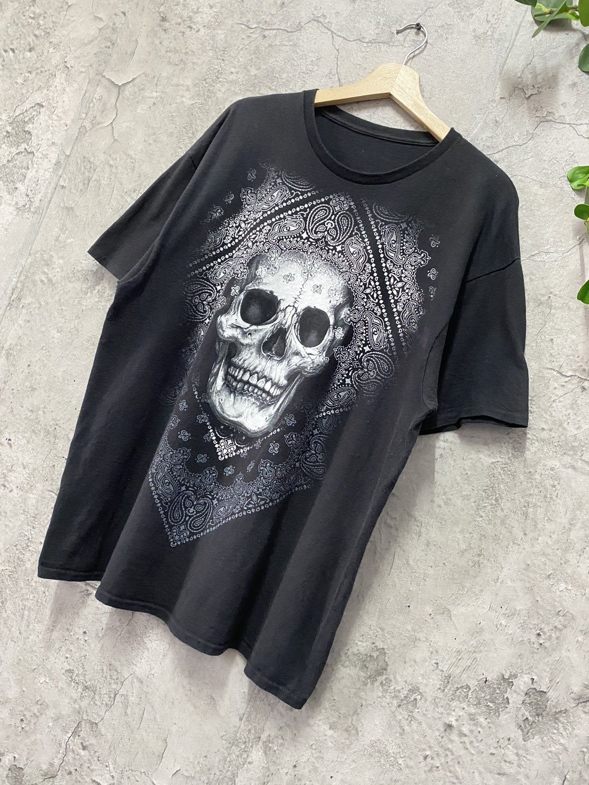 Fashion Victim × Vintage Vintage Skull Bandana Paisley Tshirt Size US XL / EU 56 / 4 - 2 Thumbnail