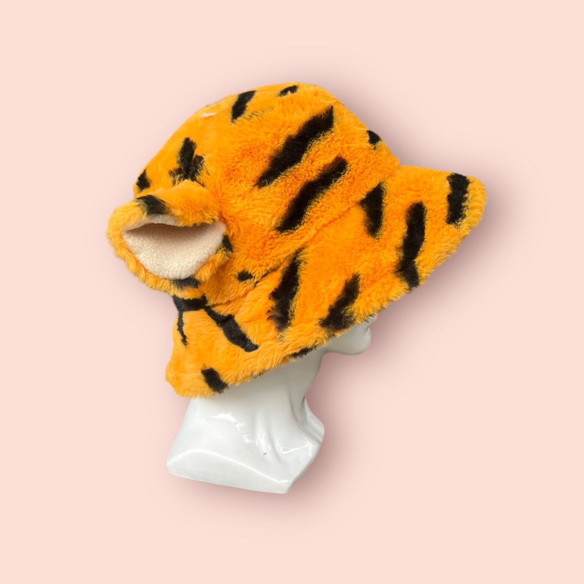 Cartoon Network × Disney × Japanese Brand RARE TOKYO DISNEY RESORT TIGGER WARM FLUFFY BUCKET HAT Size ONE SIZE - 4 Thumbnail