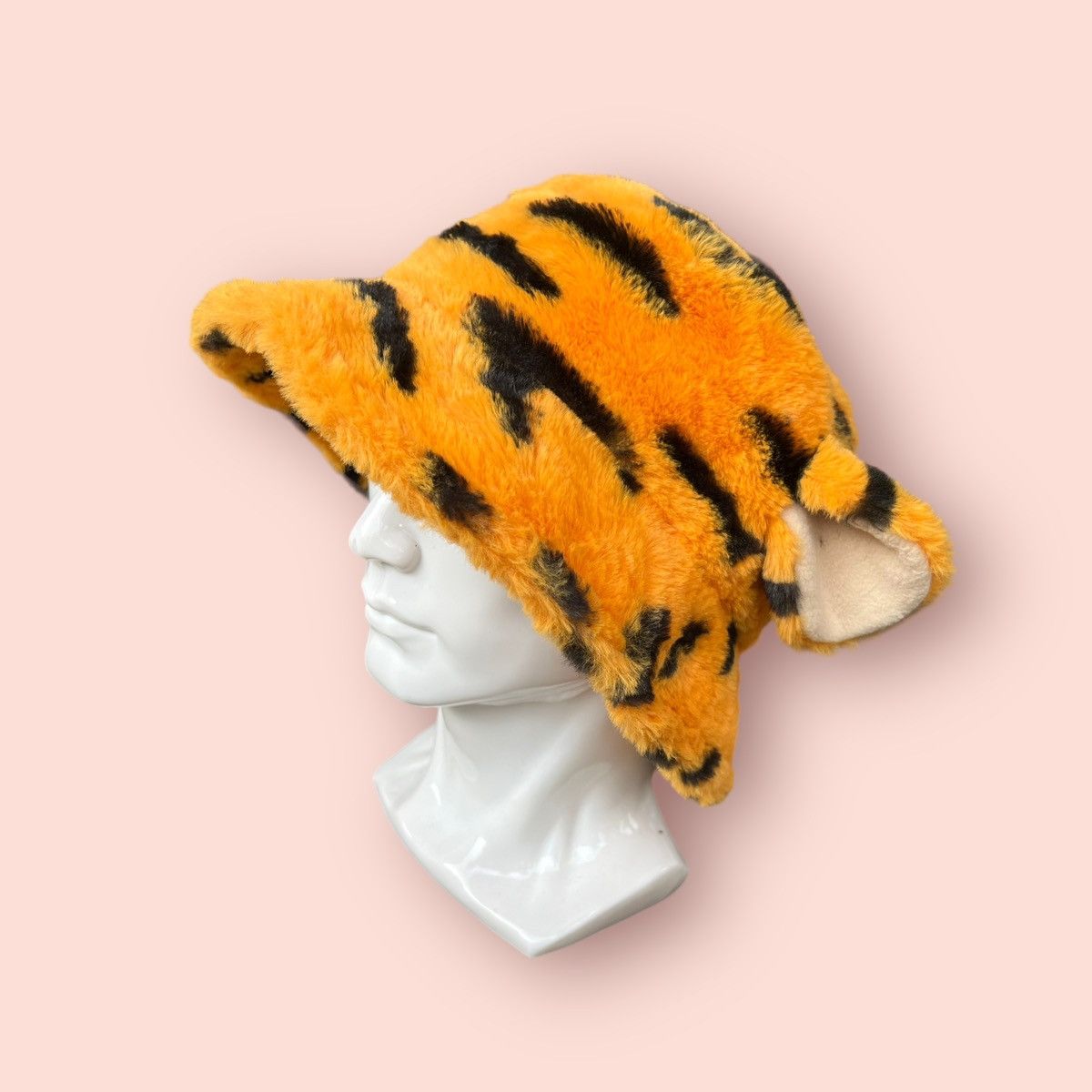 Cartoon Network × Disney × Japanese Brand RARE TOKYO DISNEY RESORT TIGGER WARM FLUFFY BUCKET HAT Size ONE SIZE - 9 Thumbnail