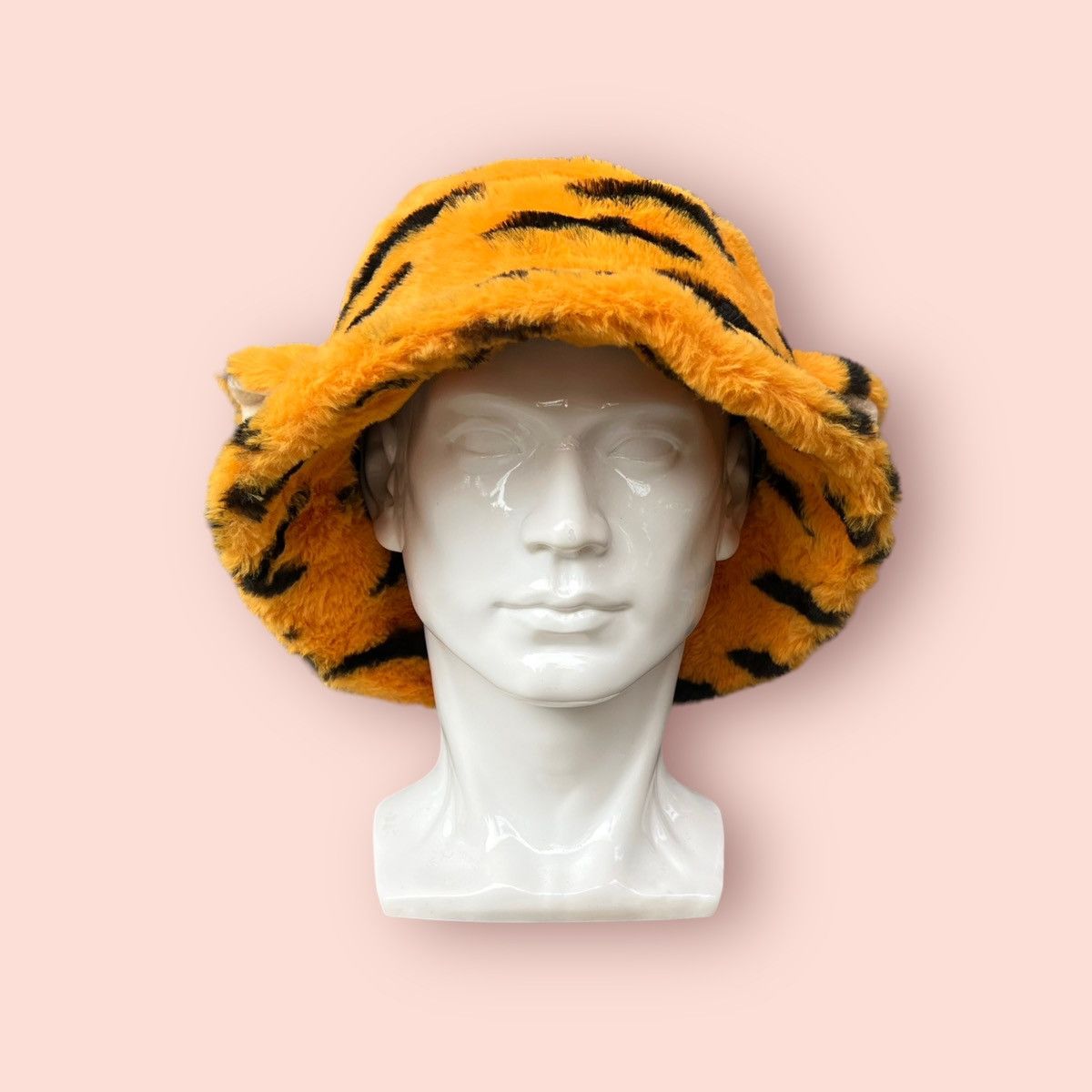 Cartoon Network × Disney × Japanese Brand RARE TOKYO DISNEY RESORT TIGGER WARM FLUFFY BUCKET HAT Size ONE SIZE - 7 Thumbnail