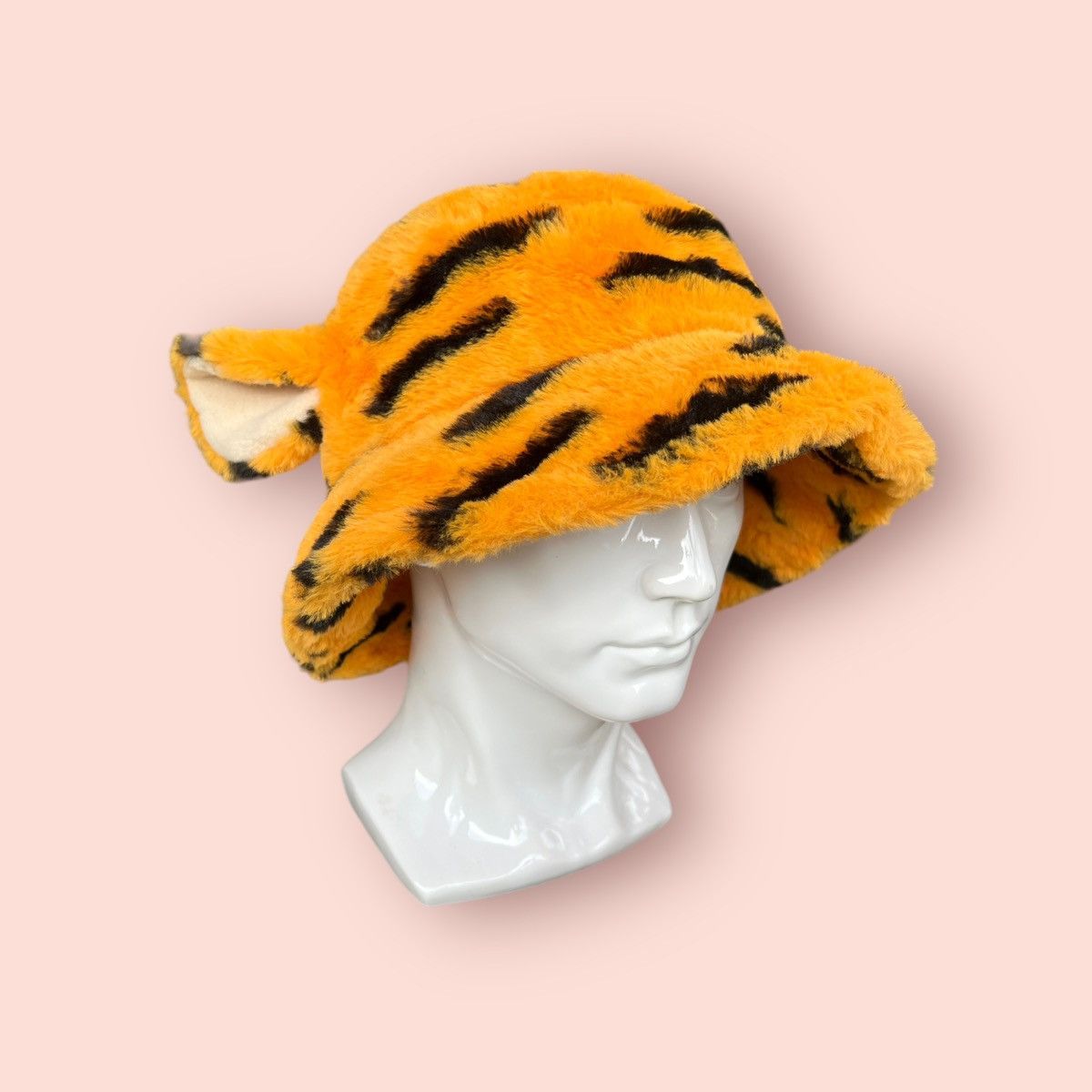 Cartoon Network × Disney × Japanese Brand RARE TOKYO DISNEY RESORT TIGGER WARM FLUFFY BUCKET HAT Size ONE SIZE - 8 Thumbnail