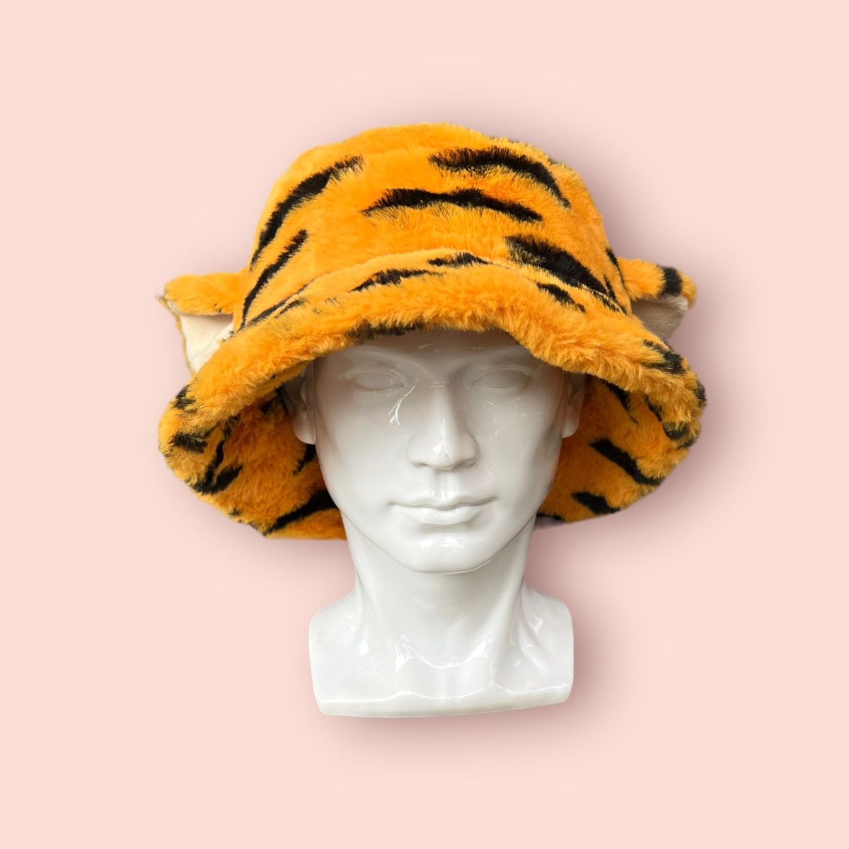 Cartoon Network × Disney × Japanese Brand RARE TOKYO DISNEY RESORT TIGGER WARM FLUFFY BUCKET HAT Size ONE SIZE - 3 Thumbnail