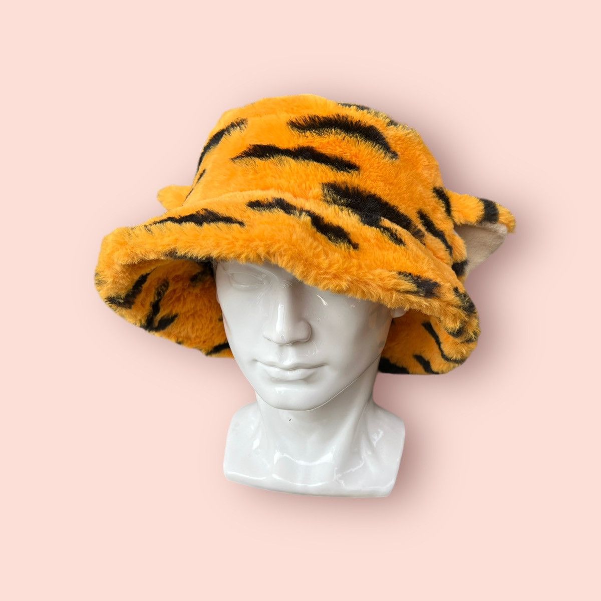 Cartoon Network × Disney × Japanese Brand RARE TOKYO DISNEY RESORT TIGGER WARM FLUFFY BUCKET HAT Size ONE SIZE - 5 Thumbnail