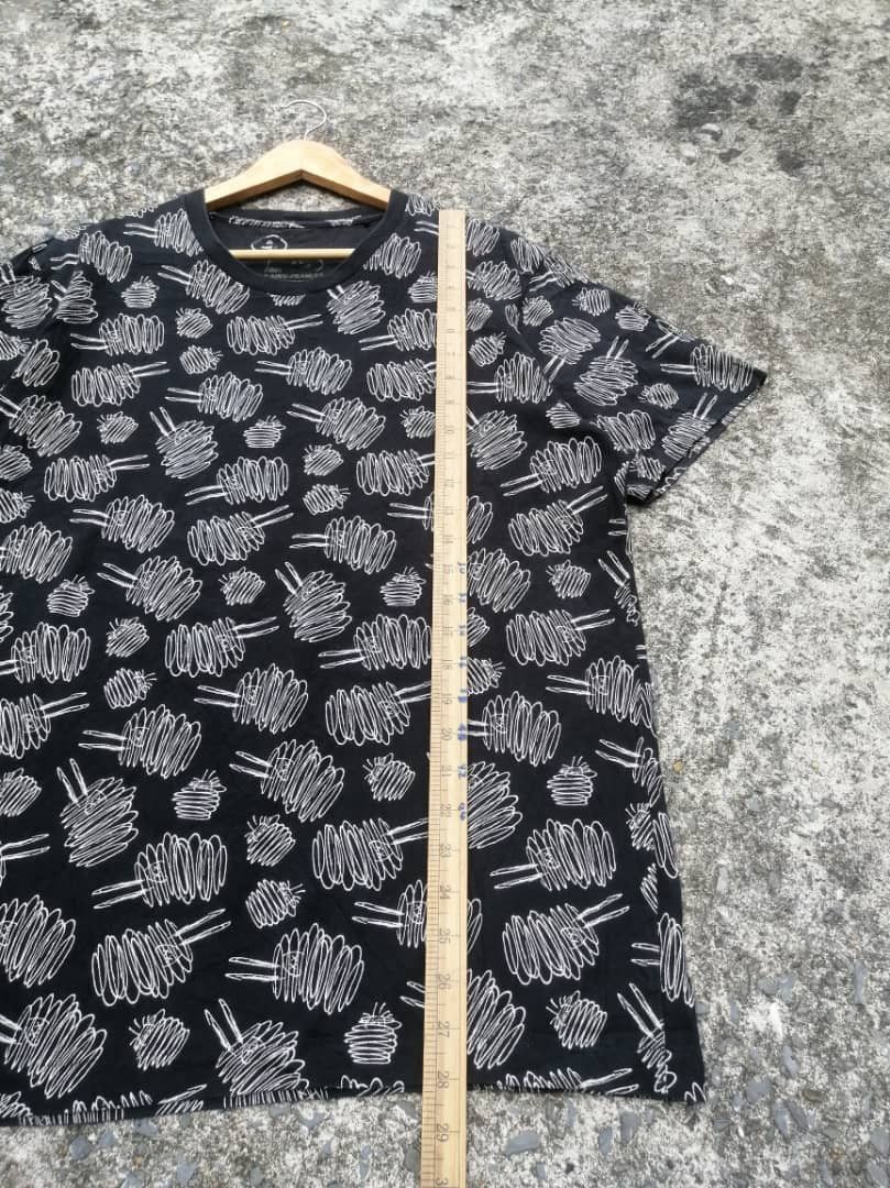 Kaws × Uniqlo Uniqlo Kaws X Peanuts Tee Size US L / EU 52-54 / 3 - 5 Thumbnail