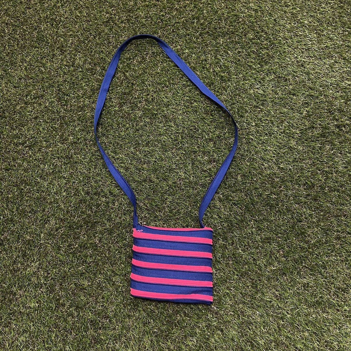 Vintage Vintage Y2K Striped Crossbody Bag Rave Streetwear Tapered OS Size ONE SIZE - 1 Thumbnail