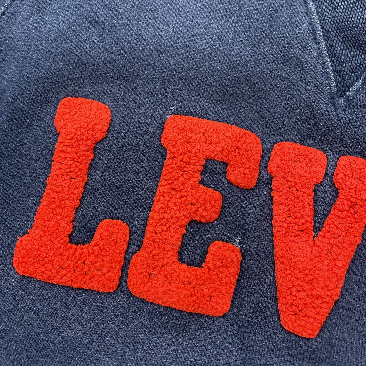 Vintage Vintage Y2K Levi's Faded Logo Crewneck Sweatshirt Goth S Size US S / EU 44-46 / 1 - 6 Thumbnail