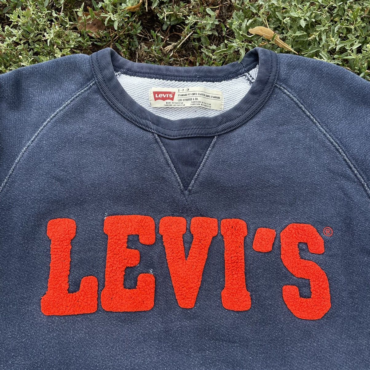 Vintage Vintage Y2K Levi's Faded Logo Crewneck Sweatshirt Goth S Size US S / EU 44-46 / 1 - 5 Thumbnail