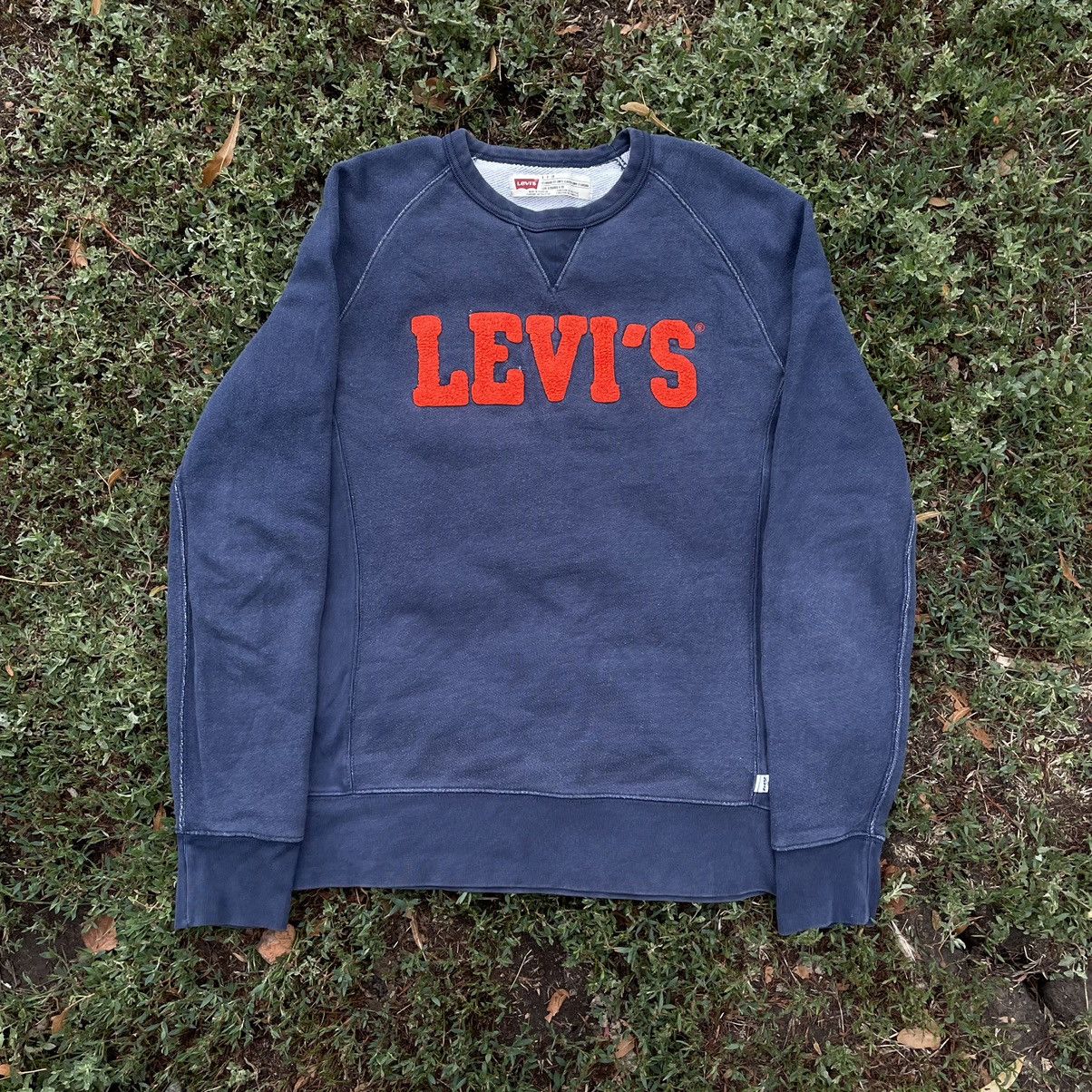 Vintage Vintage Y2K Levi's Faded Logo Crewneck Sweatshirt Goth S Size US S / EU 44-46 / 1 - 1 Thumbnail