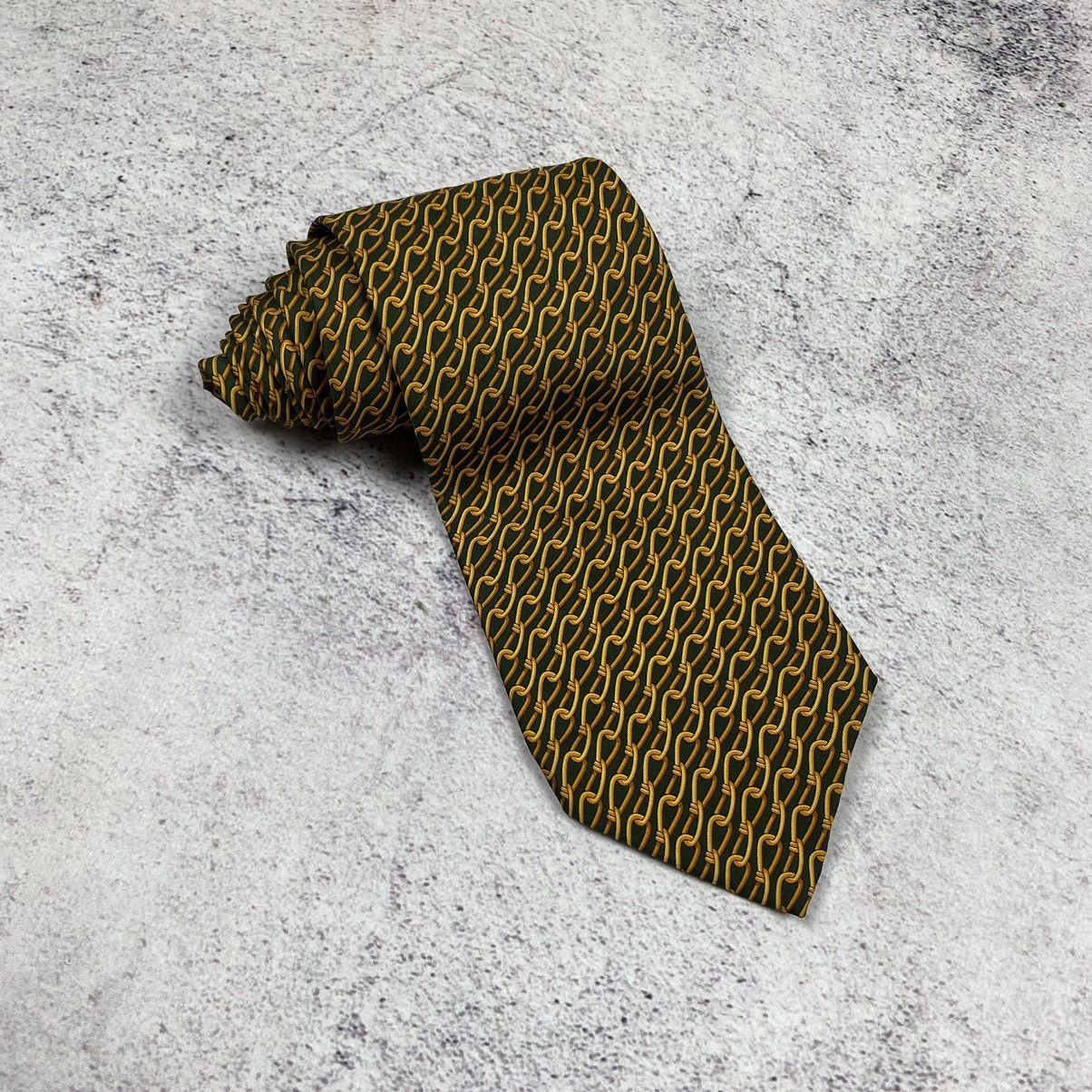 Gucci Tie Gold Chain Logo 100% Silk Made in Italy