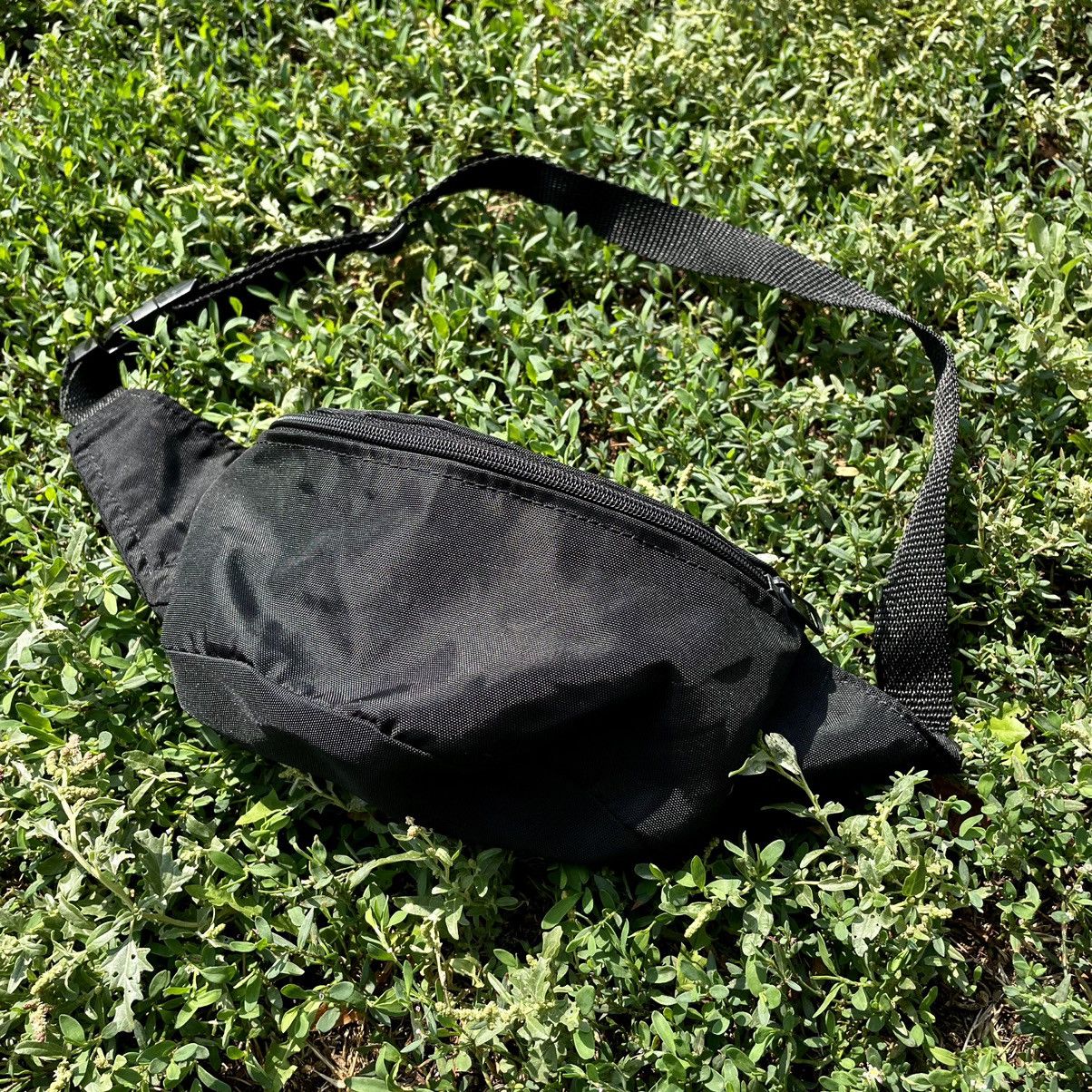 Vintage Vintage Y2K Nylon Crossbody Bag Multiple Pockets Black OS Size ONE SIZE - 1 Thumbnail