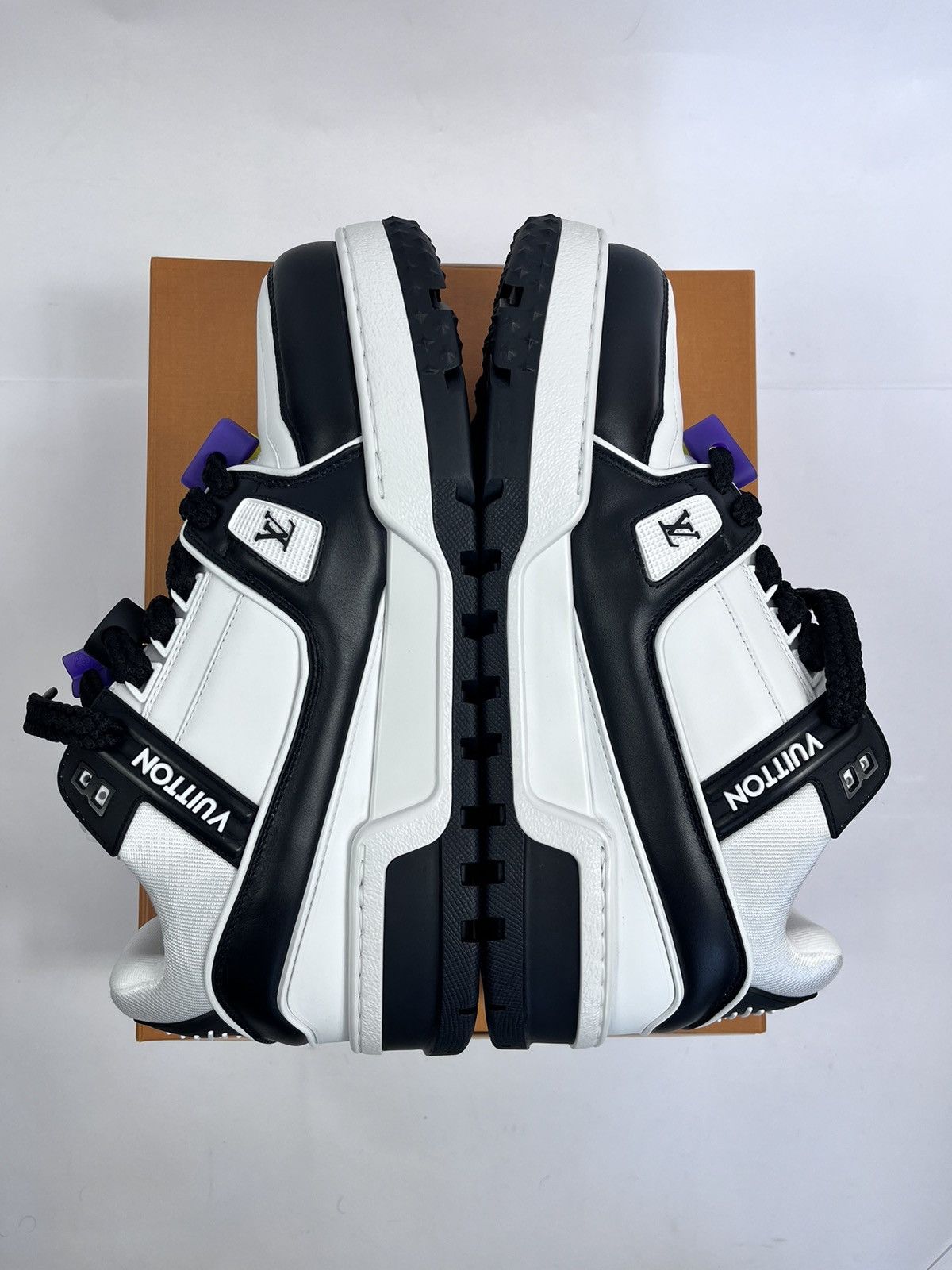 Louis Vuitton MAXI SNEAKERS Size US 9 / EU 42 - 13 Thumbnail
